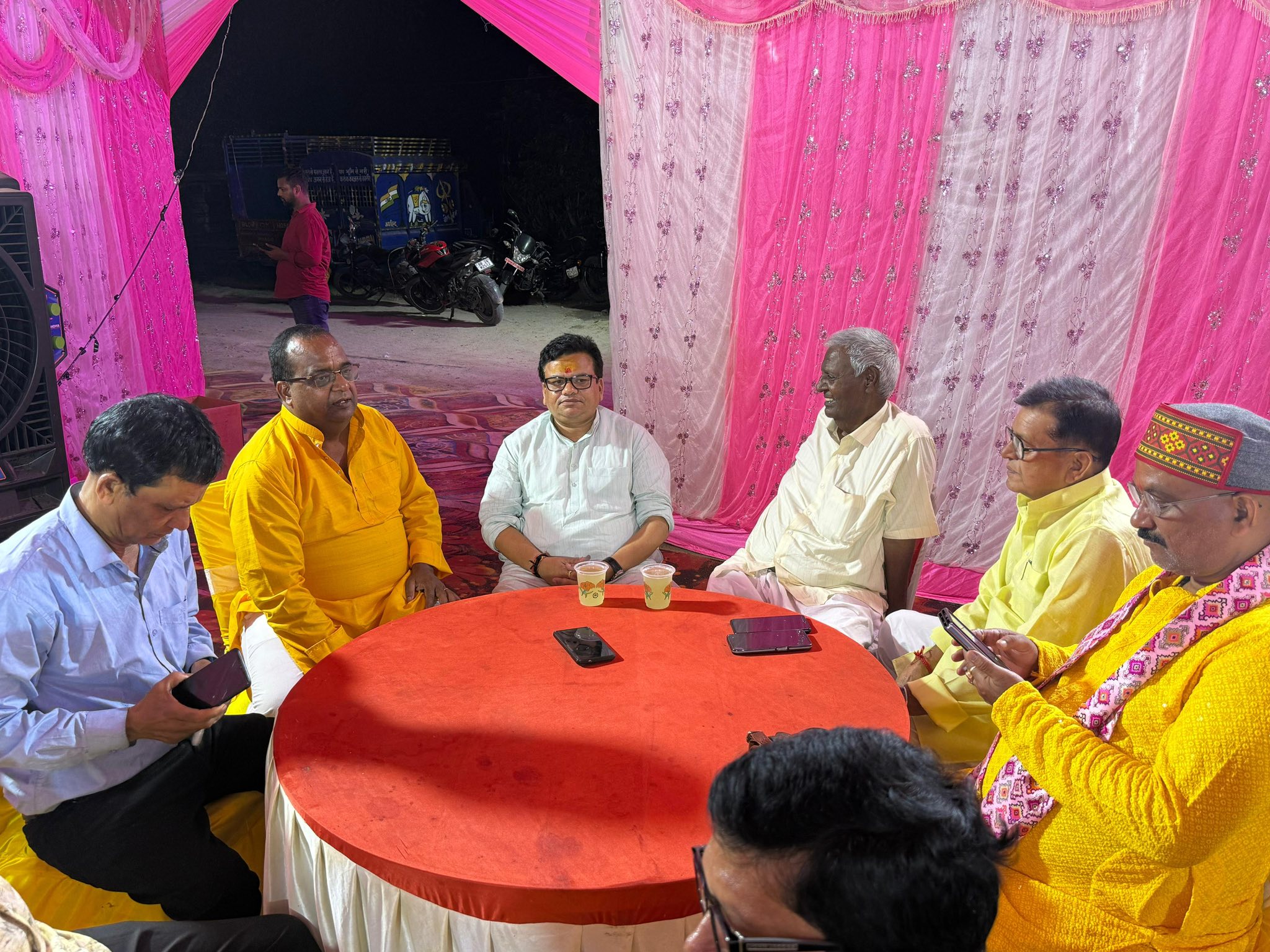 साव गैरेज, शाहपुर (पोखरा रोड), औरंगाबाद के निवासी श्री राजू प्रसाद गुप्ता जी के यहाँ शुभ हल्दी समारोह में सम्मिलित