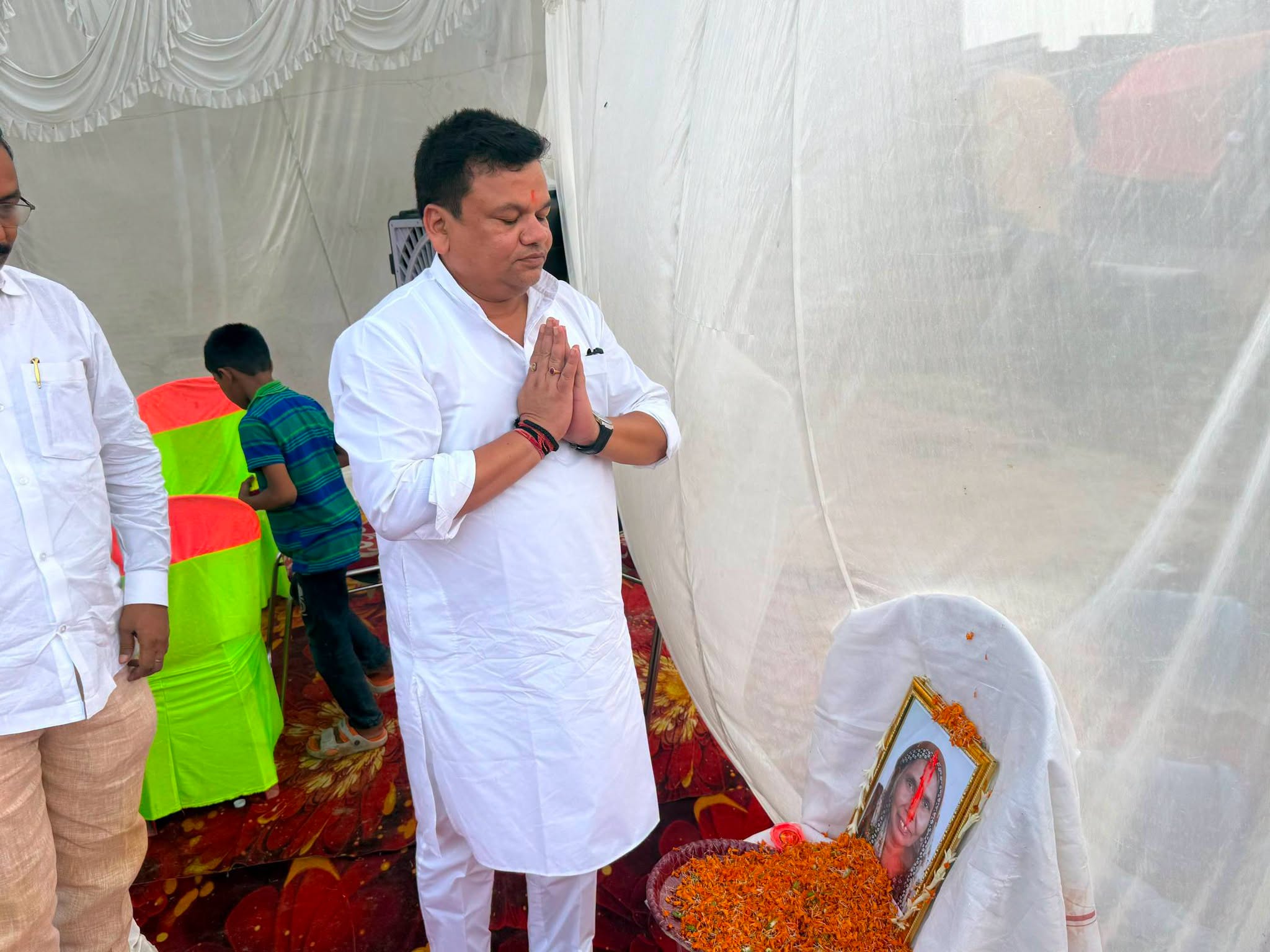 आज खाखड़ा ग्राम में श्री ओम प्रकाश महतो जी की पूज्य दादी जी के श्राद्ध कर्म में सम्मिलित होकर उन्हें विनम्र श्रद्धांजलि अर्पित की