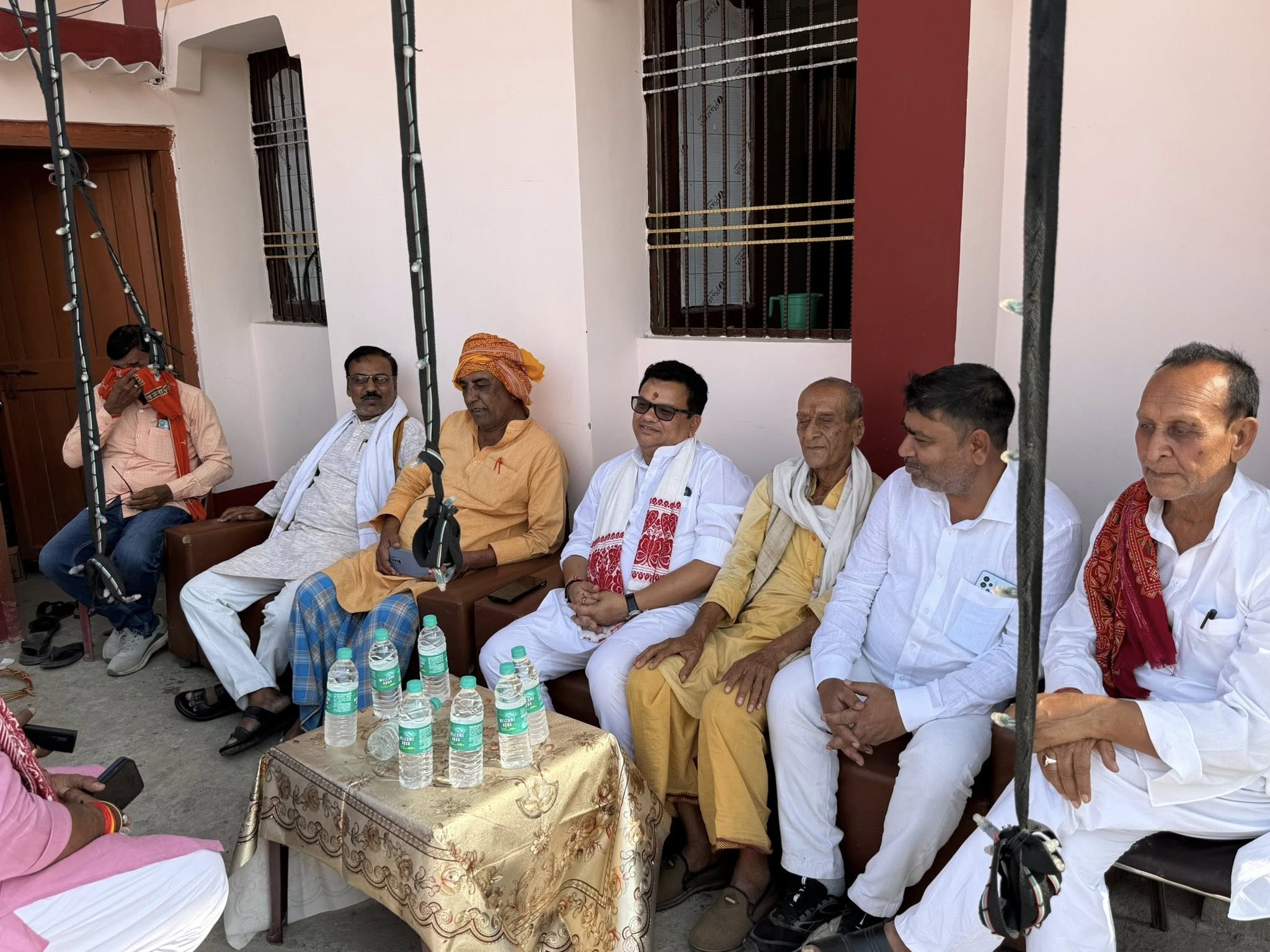 ग्राम - रघौलिया, औरंगाबाद में श्री अवधेश कुमार सिंह जी (सेवानि० दफ़ादार) के सुपुत्री के वैवाहिक समारोह में सम्मिलित