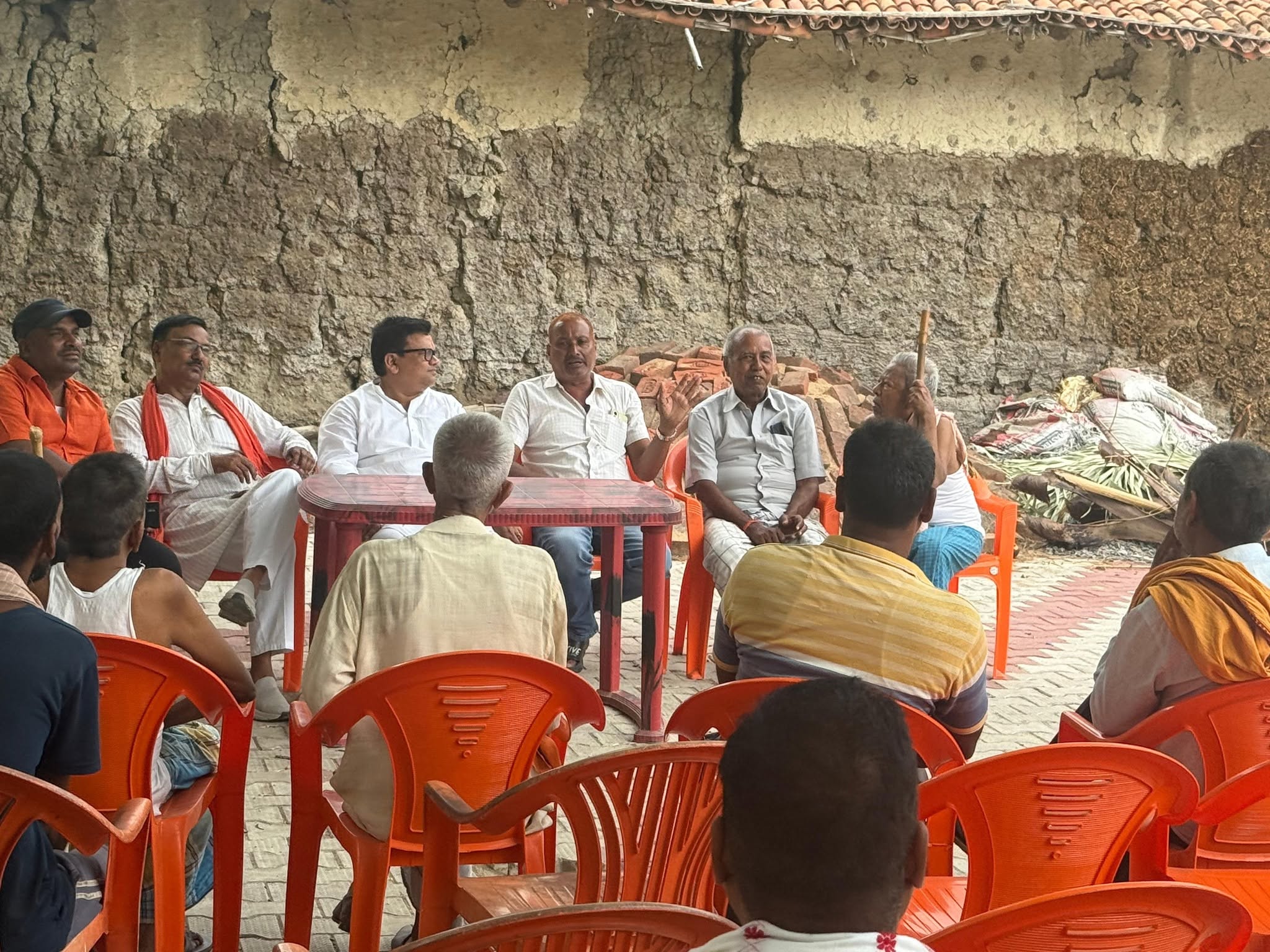 औरंगाबाद प्रखंड अंतर्गत ग्राम बिजोई में माननीय प्रधानमंत्री श्री नरेंद्र मोदी जी के नेतृत्व में सेवा, सुशासन एवं राष्ट्र निर्माण के 12 स्वर्णिम वर्षों की उपलब्धियों को जन-जन तक पहुंचाने का सौभाग्य प्राप्त हुआ।