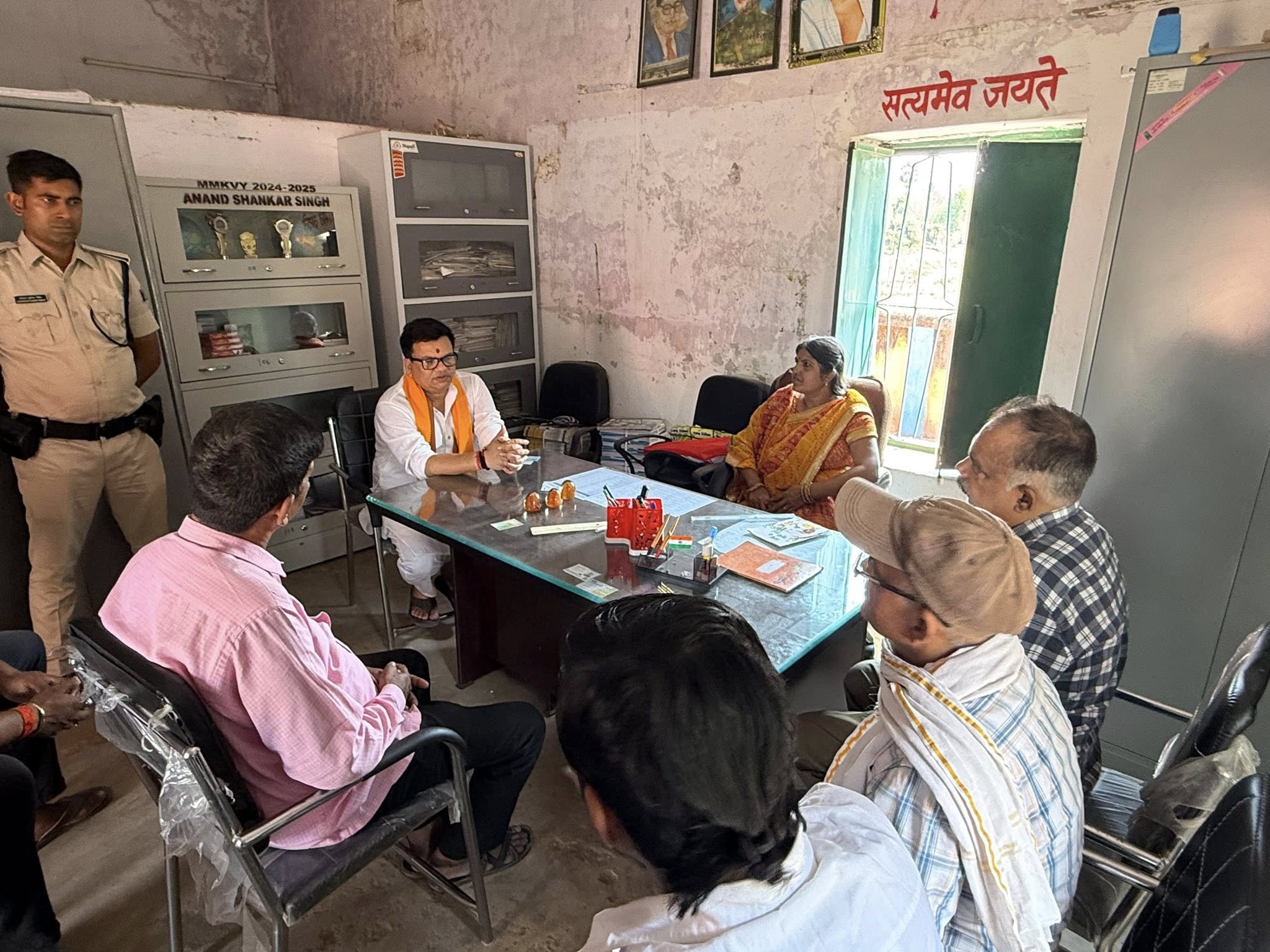 प्रखण्ड देव अंतर्गत राजकीय मध्य विद्यालय, कुण्डा का निरीक्षण