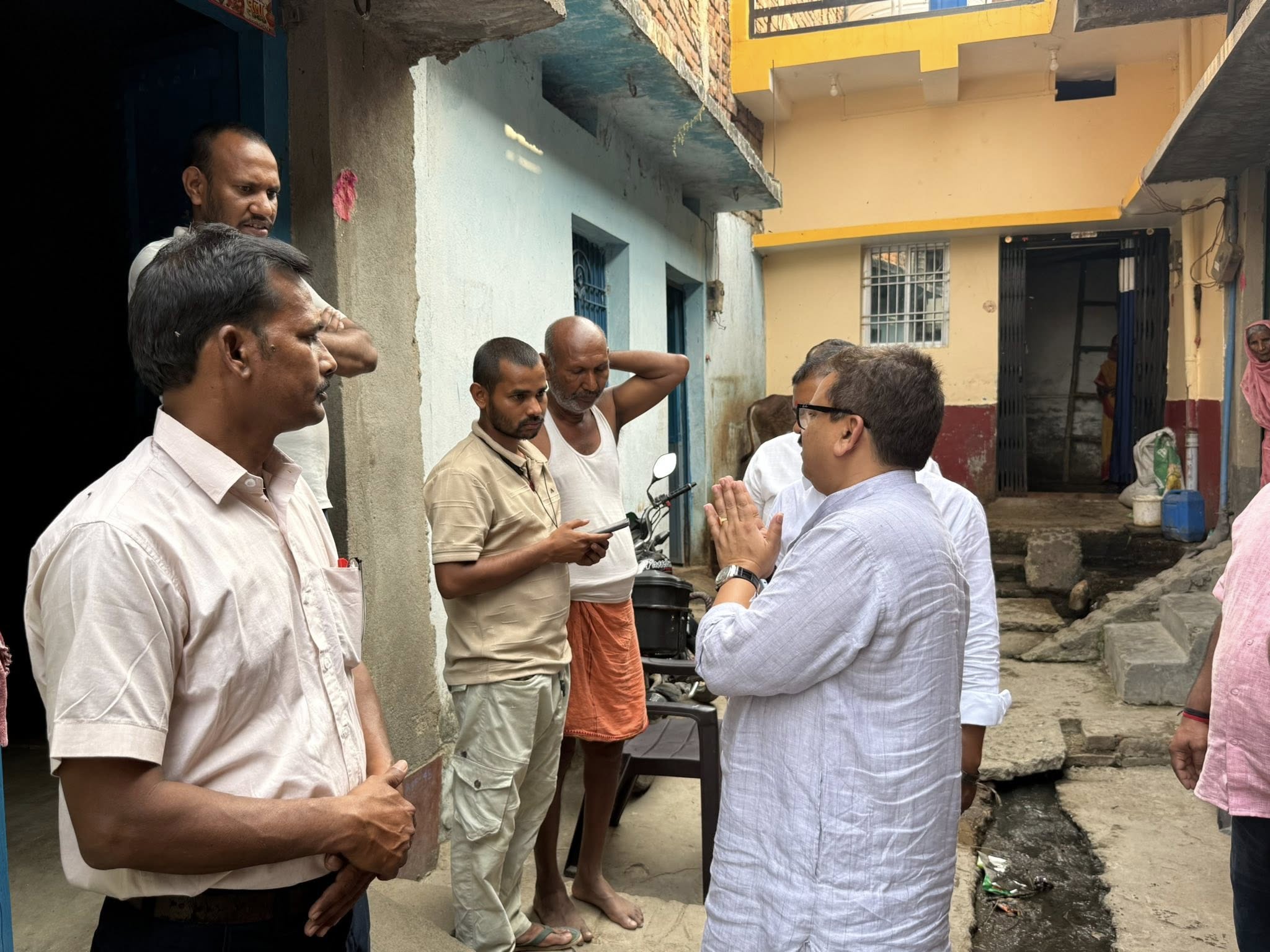 सुरजपत पाल जी के पुत्र राहुल पाल जी के असामयिक निधन का दुःखद समाचार प्राप्त होने पर उनके आवास पर पहुंचकर शोक-संतप्त परिजनों से मुलाकात की