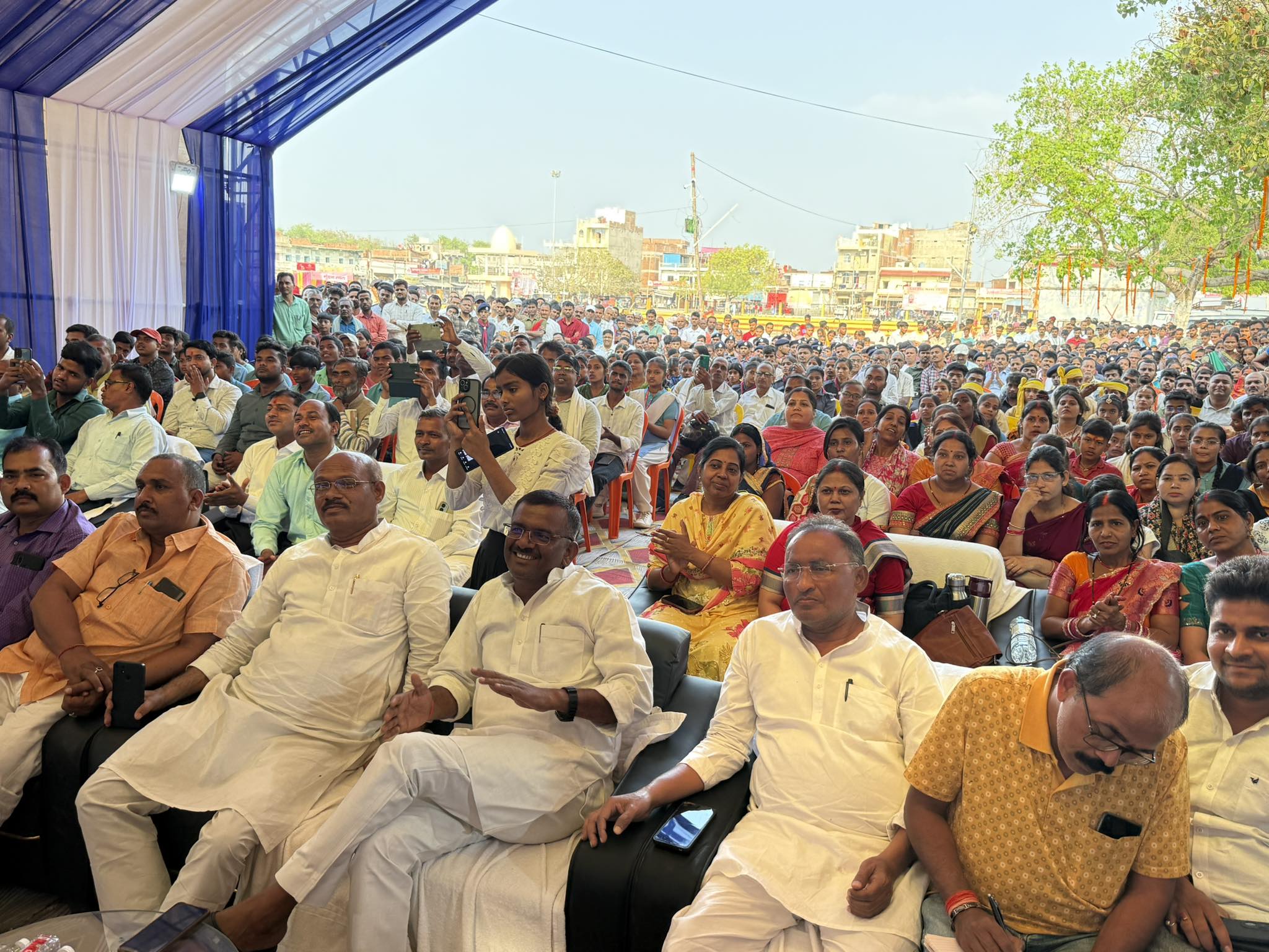 महापर्व छठ के पावन अवसर पर भगवान भास्कर की पवित्र नगरी देव में आयोजित उद्घाटन कार्यक्रम में सम्मिलित