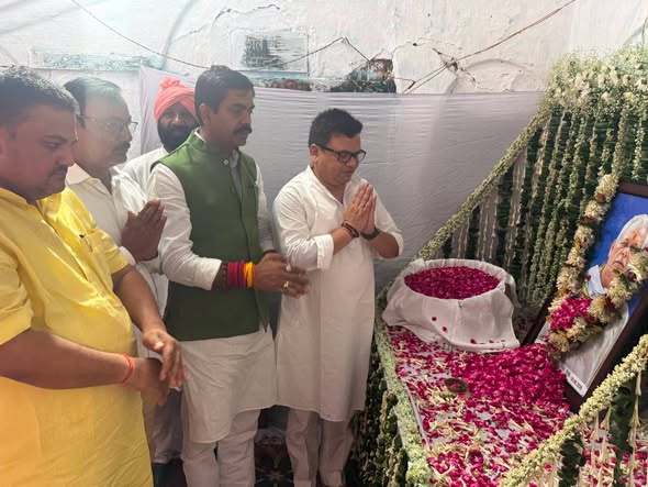 आज भारतीय जनता पार्टी के प्रदेश महामंत्री श्री धनराज शर्मा जी के बड़े भाई के ब्रह्मभोज कार्यक्रम में शामिल होकर दिवंगत पुण्यात्मा को भावभीनी श्रद्धांजलि अर्पित की