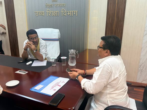 आज माननीय मंत्री, उच्च शिक्षा विभाग, बिहार सरकार, श्री संजय सिंह  टाइगर जी से शिष्टाचार भेंट कर क्षेत्र के समग्र विकास एवं संपूर्ण बिहार के विकास से जुड़े विभिन्न महत्वपूर्ण विषयों पर सार्थक चर्चा की।