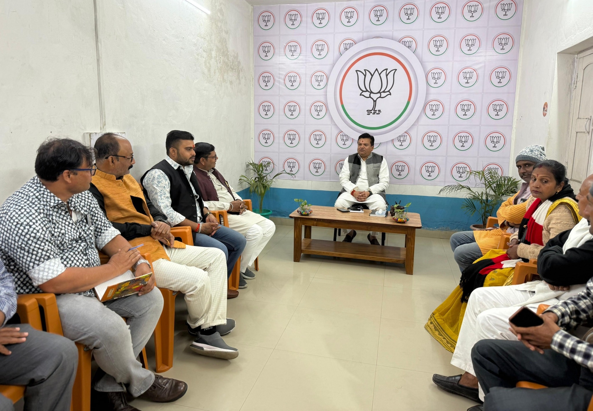 मंडल अध्यक्षों एवं प्रभारियों की महत्वपूर्ण कामकाजी बैठक