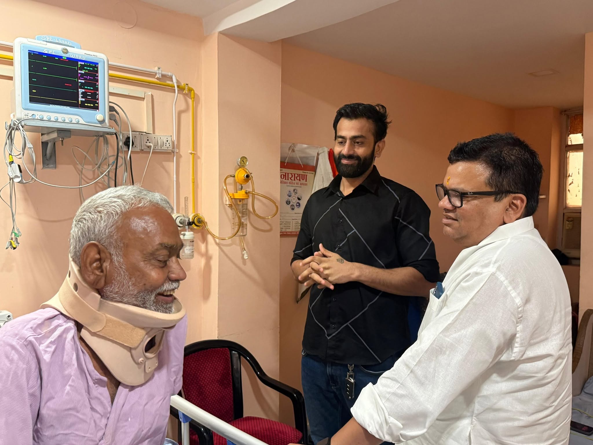 पूर्व युवा मोर्चा जिला अध्यक्ष अभिषेक सिंह वासु जी के पूज्य पिताजी से मुलाकात कर उनका कुशलक्षेम जाना।