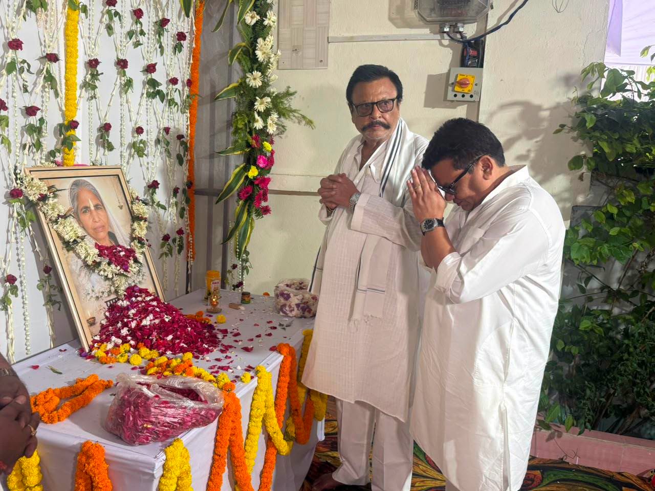 आज स्वर्गीय श्रीमती गायत्री देवी जी की पावन स्मृति में आयोजित श्रद्धांजलि सभा एवं शांति भोज में सम्मिलित होकर उन्हें भावभीनी श्रद्धांजलि अर्पित की।