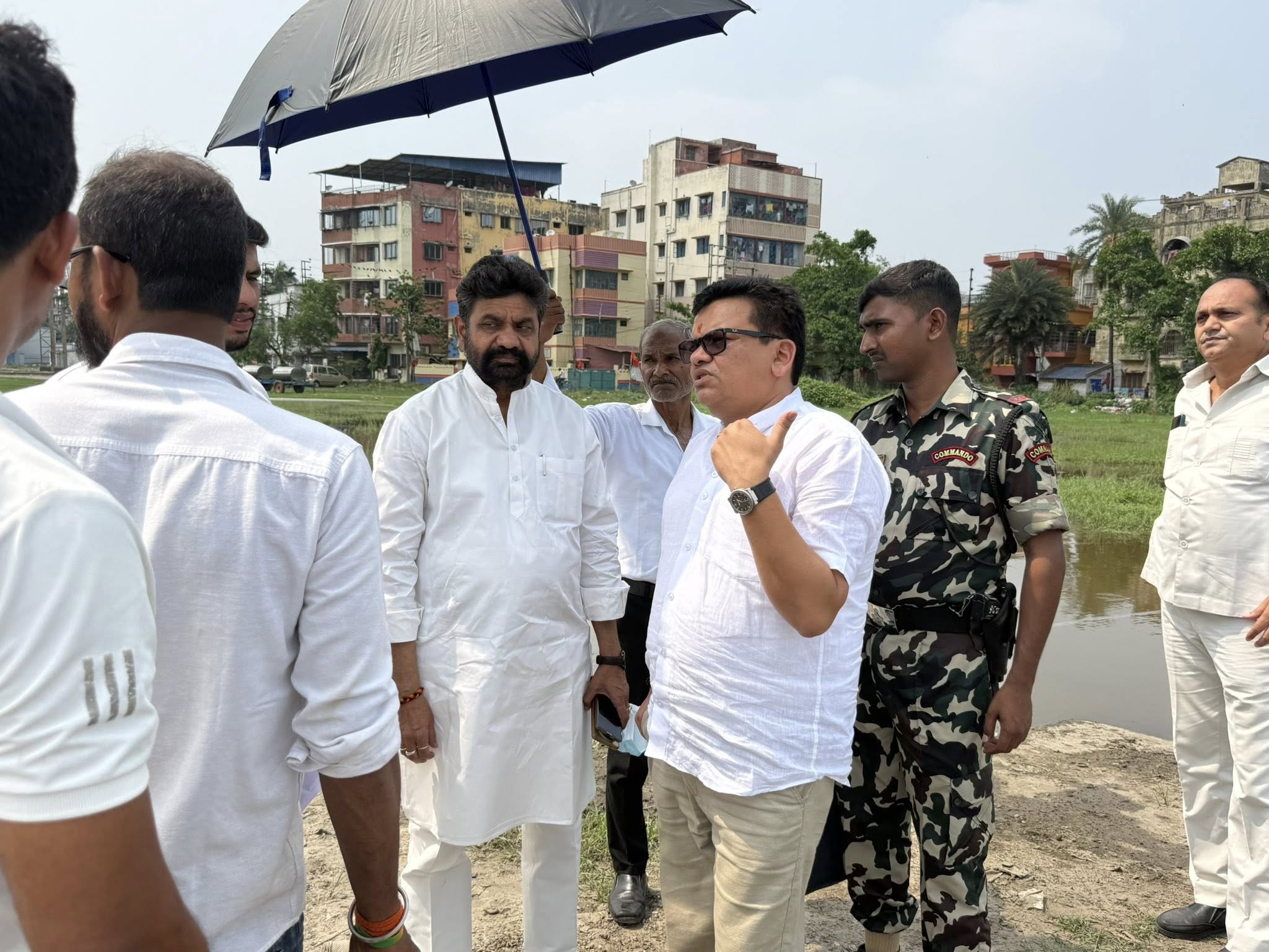 पश्चिम बंगाल के पानीहाटी में माननीय प्रधानमंत्री श्री नरेन्द्र मोदी  की प्रस्तावित ऐतिहासिक जनसभा के संदर्भ में आज सभास्थल, हेलीपैड एवं वाहन पार्किंग स्थल का विस्तृत निरीक्षण