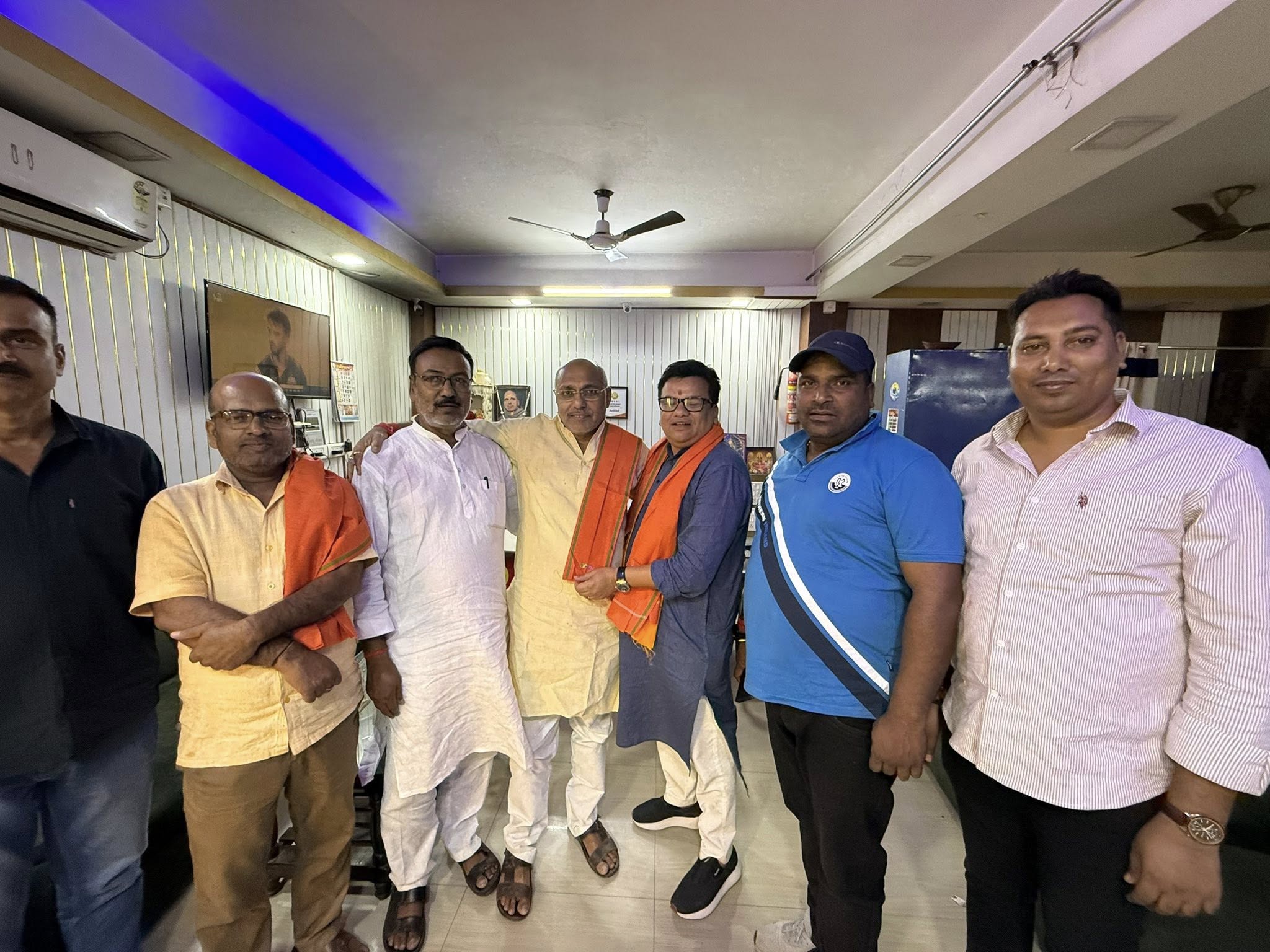 कुंडा निवासी वरिष्ठ भाजपा नेता एवं प्रदेश कार्यसमिति समिति सदस्य बड़े भाई अनिल कुमार सिंह जी को सम्मानित किया