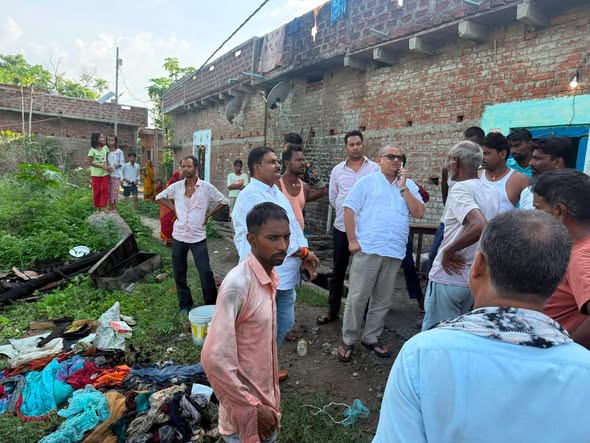 विधानसभा औरंगाबाद अंतर्गत ग्राम पंचायत परसडीह के ग्राम कुशा में श्रीमती मनोरमा देवी जी के घर में रात्रि के समय विद्युत शॉर्ट सर्किट के कारण आग लगने की घटना की जानकारी प्राप्त हुई। पीड़ित परिवार को हरसंभव सहायता उपलब्ध कराने के लिए प्रतिबद्ध हूँ।