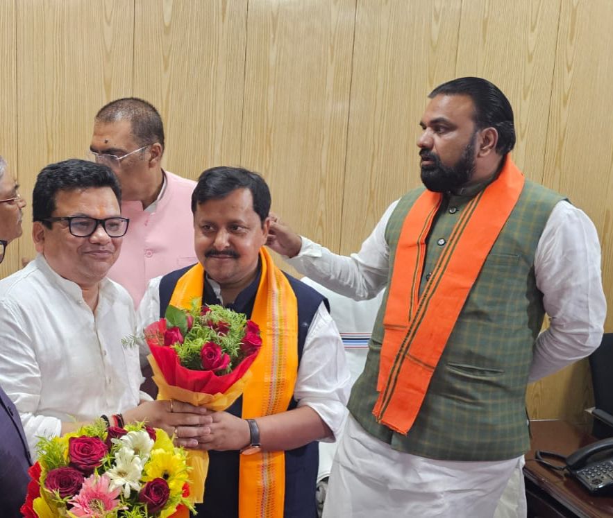 राष्ट्रीय अध्यक्ष नितिन नवीन जी से भेंट कर बधाई दिया