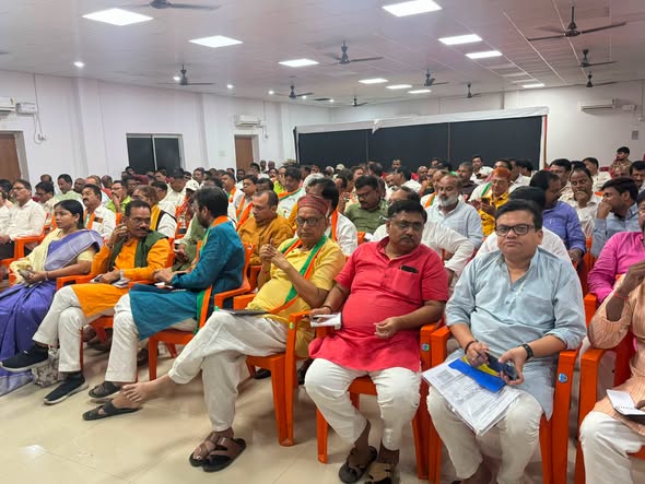संगठन के निर्देश पर बांकीपुर विधानसभा उपचुनाव को लेकर आयोजित संगठनात्मक बैठक में उपस्थित रहा।