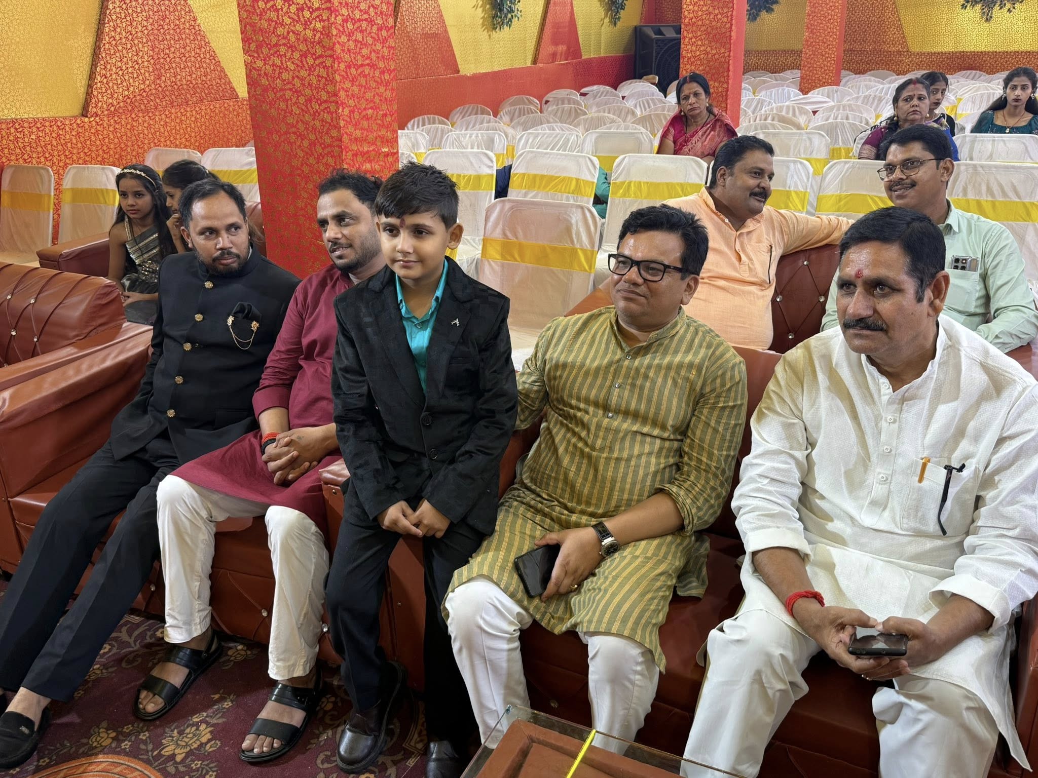 ग्राम - कर्मा रोड, औरंगाबाद में श्री निशांत कुमार पाठक जी, पिता- आचार्य श्री रवीन्द्र पाठक जी के यहाँ वैवाहिक समारोह में सम्मिलित
