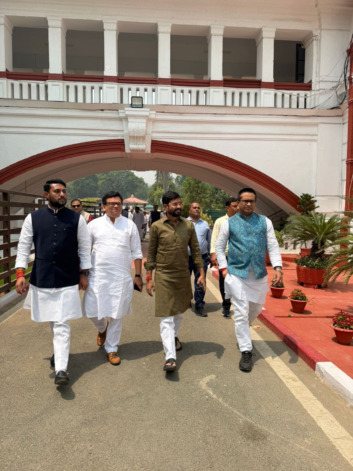 बिहार लोक भवन में आयोजित शपथ ग्रहण समारोह में सम्मिलित