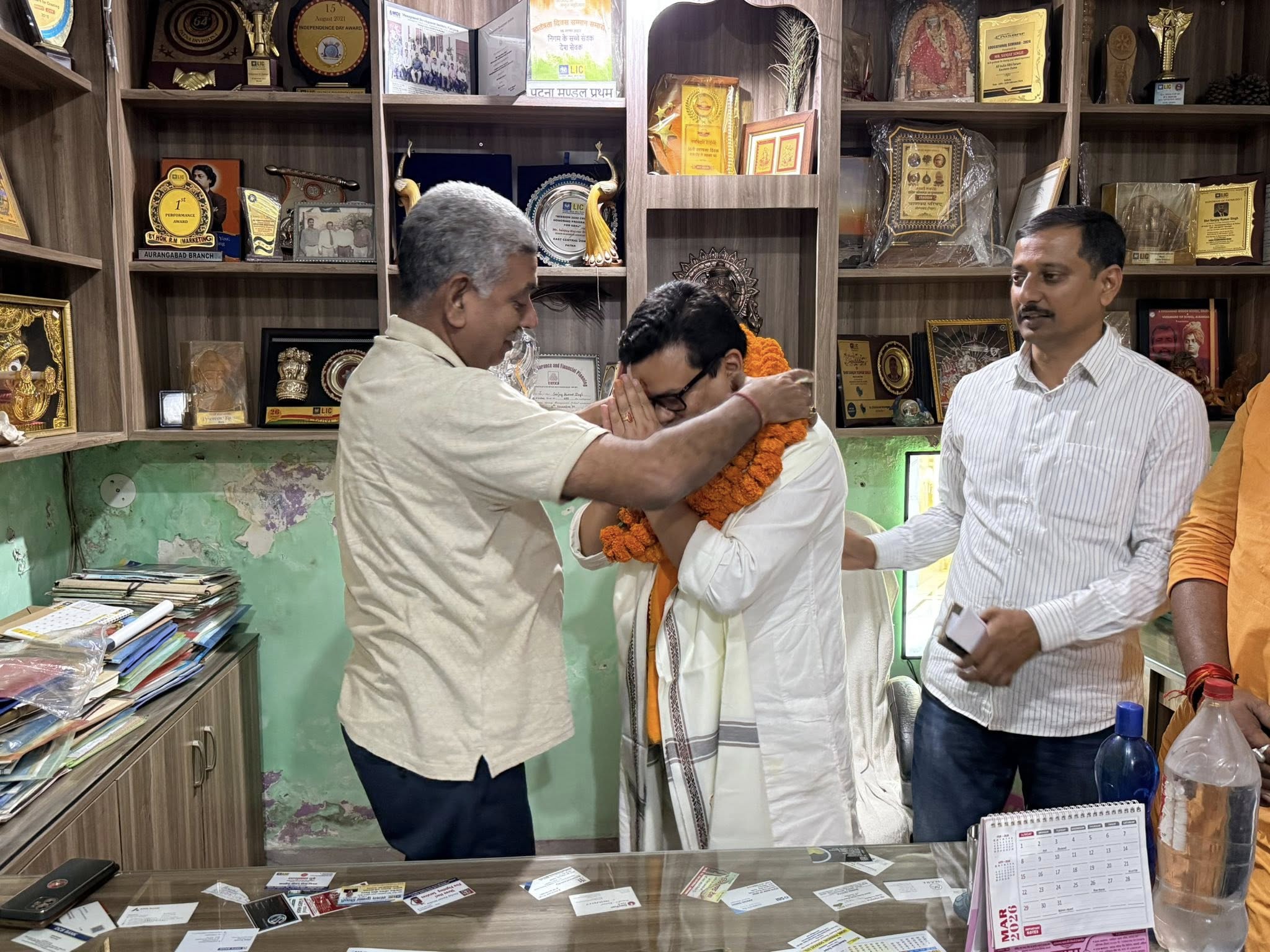 विकास अधिकारी संजय सिंह जी से उनके निजी आवास पर उनके साथ साथ क्षेत्र के कई बहनों एवं युवा साथियों से आत्मीय भेंट