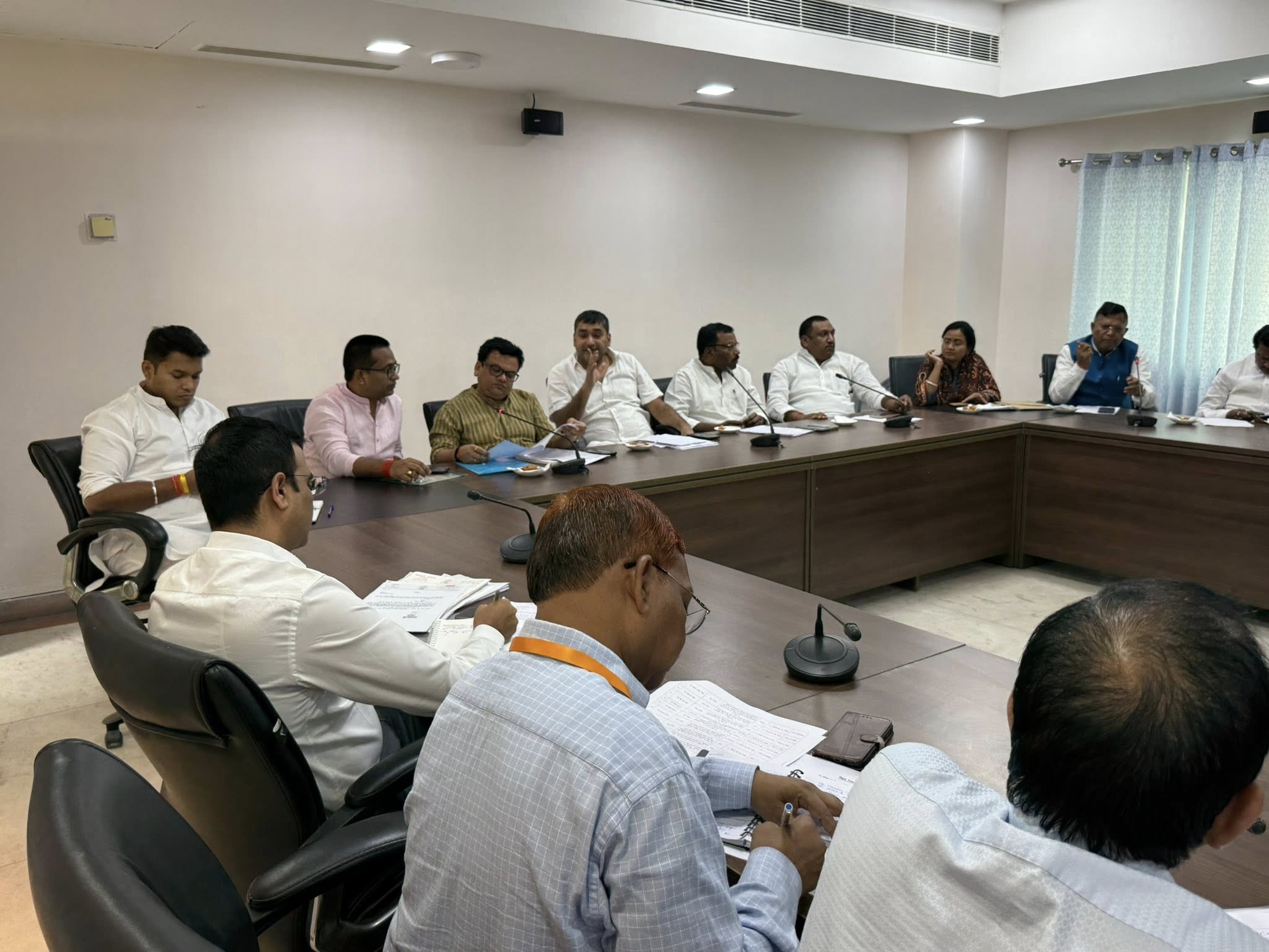 बिहार विधानसभा के निवेदन समिति की शिक्षा विभाग के साथ हुई बैठक में सहभागिता की