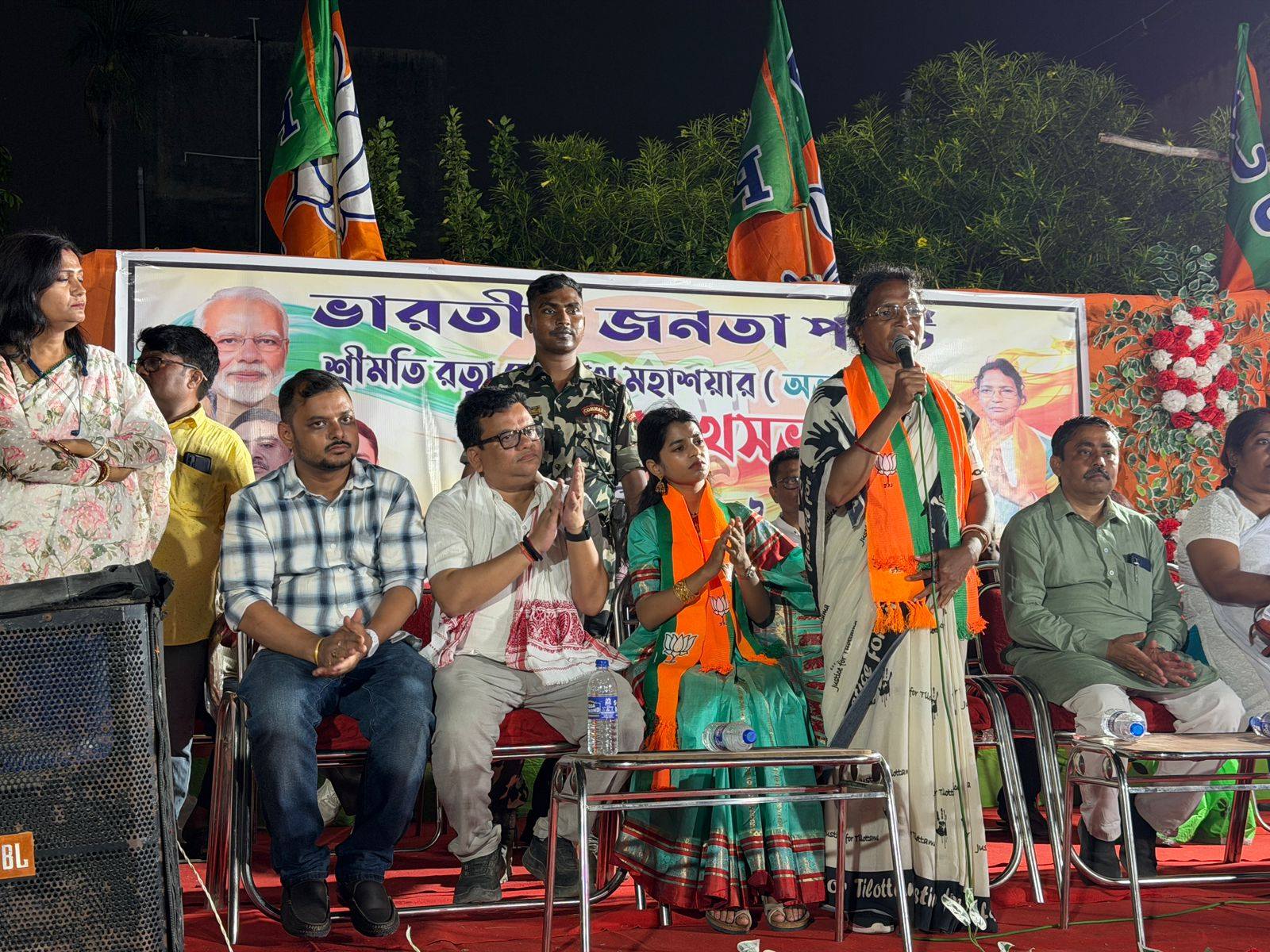 कोलकाता के पानीहाटी विधानसभा क्षेत्र के मंडल-2 (वार्ड 07, समाज सेवा पल्ली प्ले ग्राउंड) में आज समर्पित कार्यकर्ताओं से भेंट