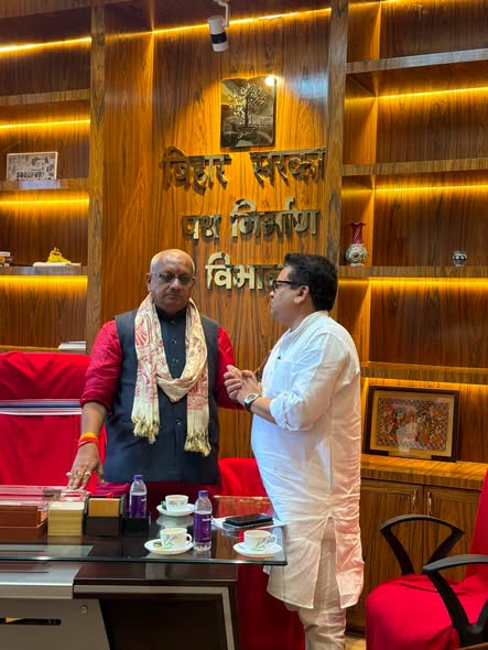 आज बिहार सरकार के माननीय पथ निर्माण मंत्री श्री ई. कुमार शैलेन्द्र जी से उनके कार्यालय में शिष्टाचार भेंट कर NH-139 औरंगाबाद–पटना फोरलेन सड़क निर्माण के संबंध में विस्तृत चर्चा की।