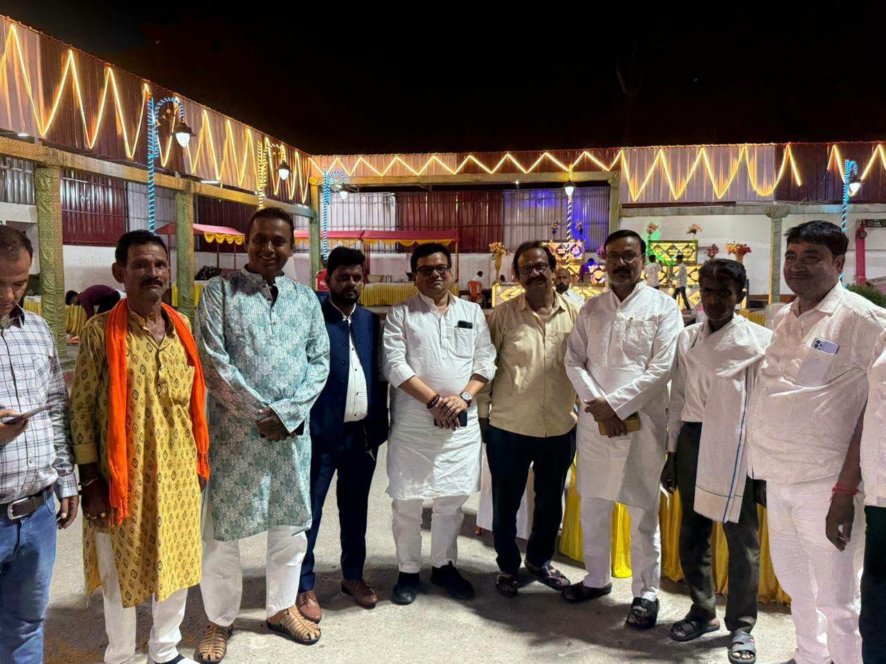 ग्राम पोखराहा निवासी एवं पोईवा पंचायत के पूर्व सरपंच आदरणीय श्री मृत्युंजय सिंह (मुन्ना सिंह) जी के यहां आयोजित शुभ विवाह समारोह में सम्मिलित होने का सौभाग्य प्राप्त हुआ।