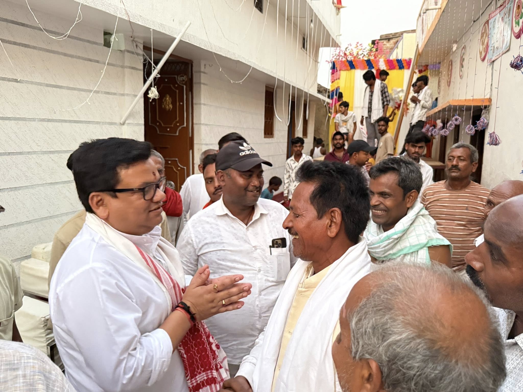 ग्राम - ओरा, औरंगाबाद में भाजपा अनुसूचित मोर्चा के प्रखंड अध्यक्ष श्री विदेशी पासवान जी (पूर्व पंचायत समिति) के सुपुत्री के वैवाहिक समारोह में सम्मिलित