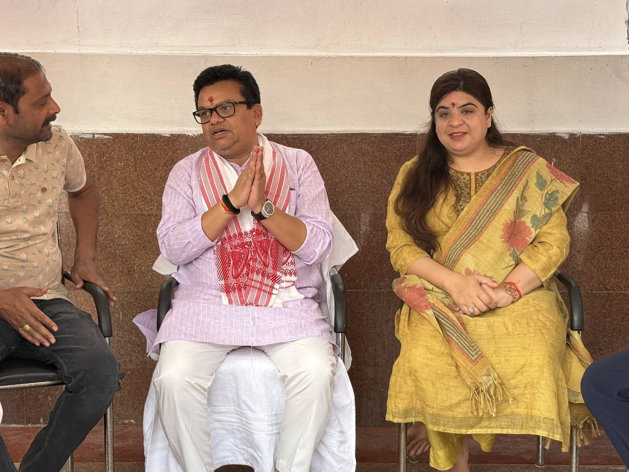 देव सूर्य मंदिर के पवित्र छठ घाट का निरीक्षण कर व्यवस्थाओं का जायजा लिया