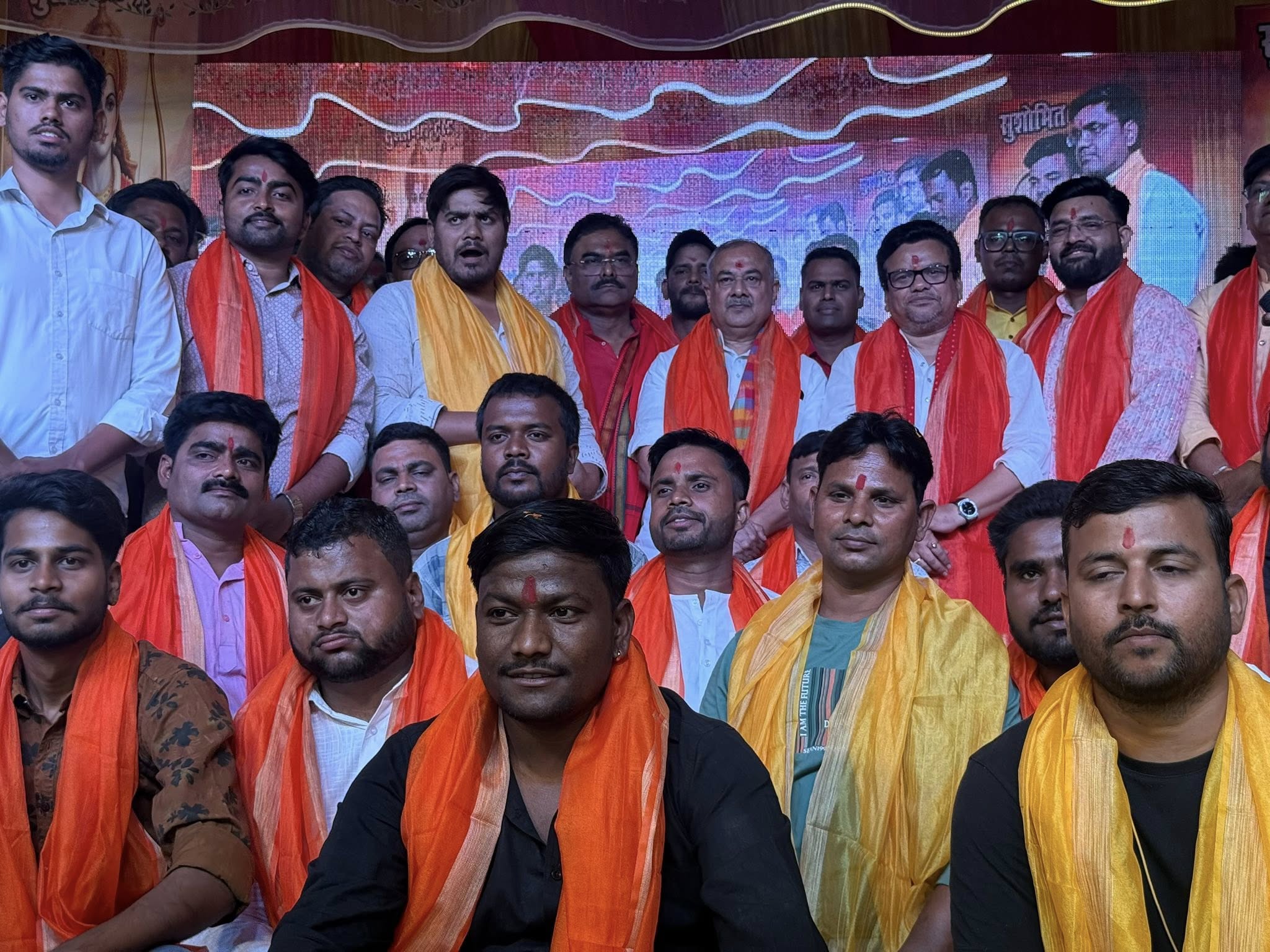 श्रीरामनवमी भव्य शोभायात्रा के पूर्व, आयोजनकर्त्ता श्री सरस्वती सुशोभित समिति ट्रस्ट, औरंगाबाद द्वारा आयोजित दिव्य महाआरती में सम्मिलित