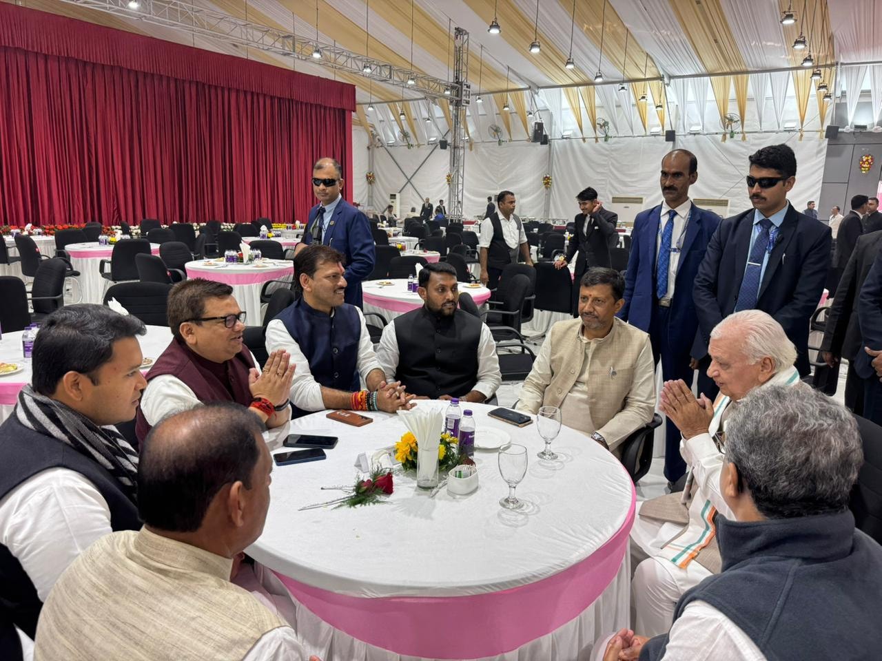 लोकतांत्रिक मर्यादाओं का प्रेरक संदेश