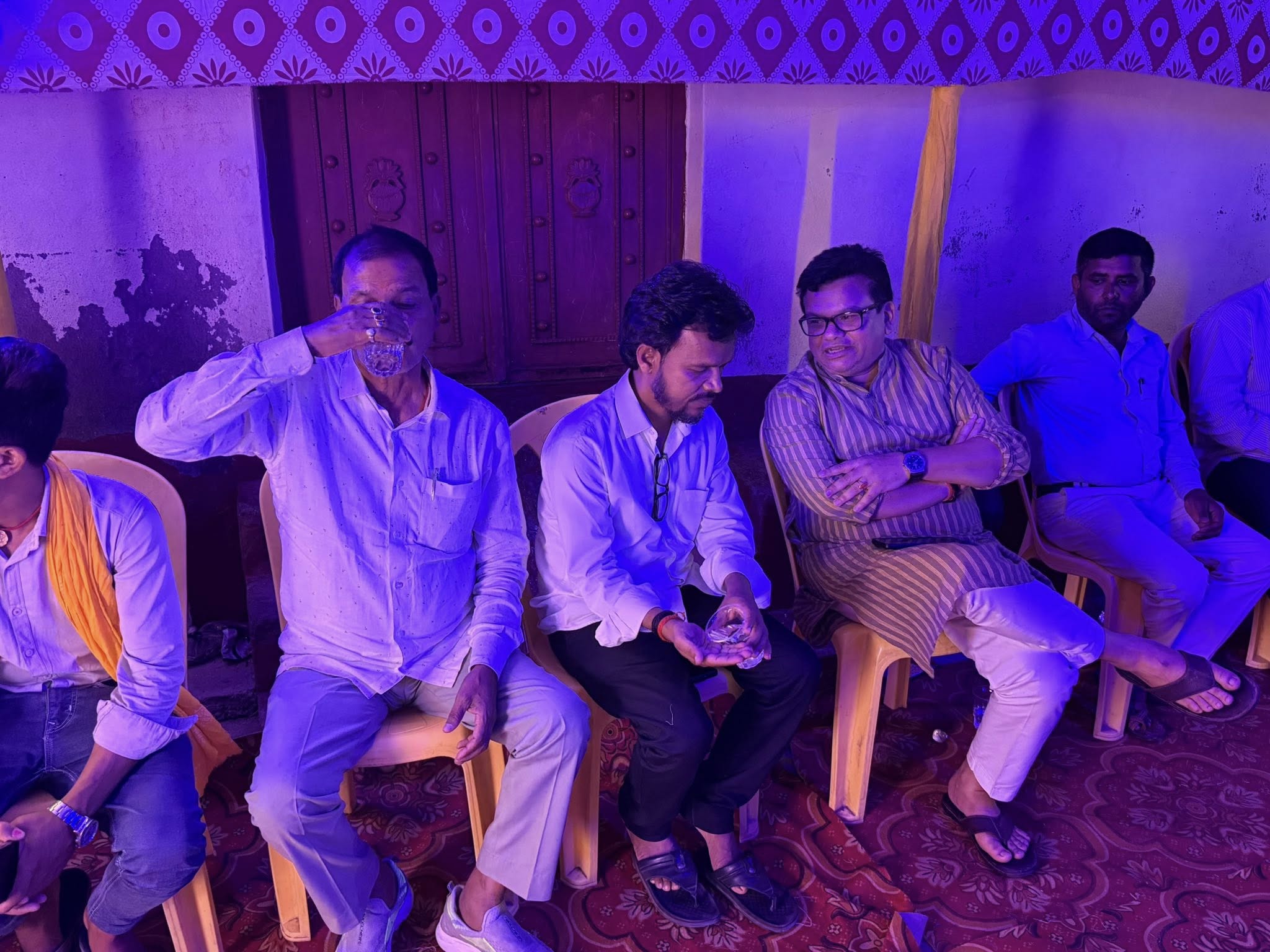 ग्राम - कृतिपुरम, औरंगाबाद निवासी श्री अरूणजय कुमार चौरसिया जी के यहाँ वैवाहिक समारोह में सम्मिलित