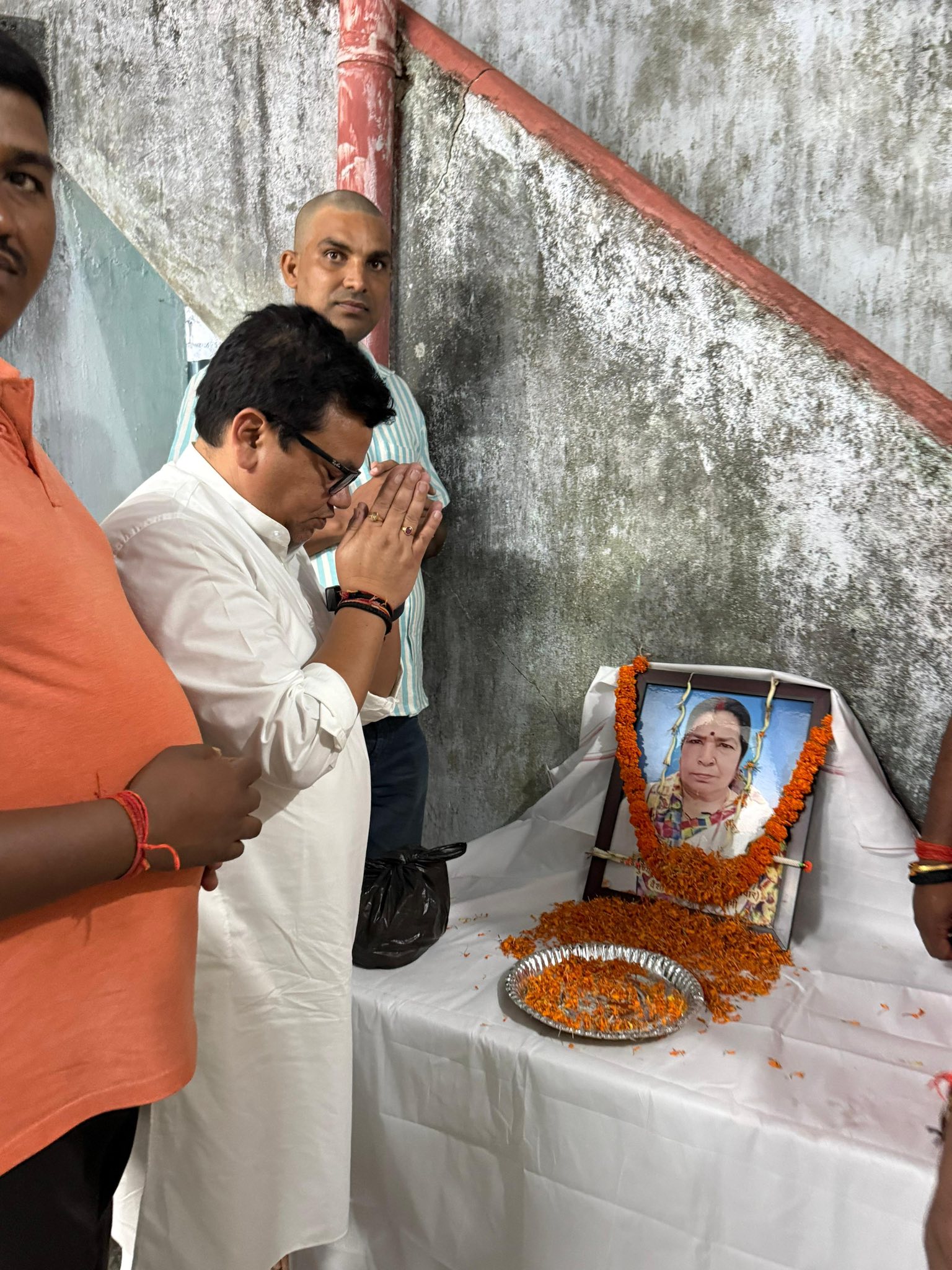 ग्राम- पाठक बिगहा, औरंगाबाद निवासी एवं बूथ नं०-12 के सम्मानित बूथ अध्यक्ष श्री अमरेश कुमार पाठक जी के पूज्यनीय माताजी के श्राद्ध कार्यक्रम