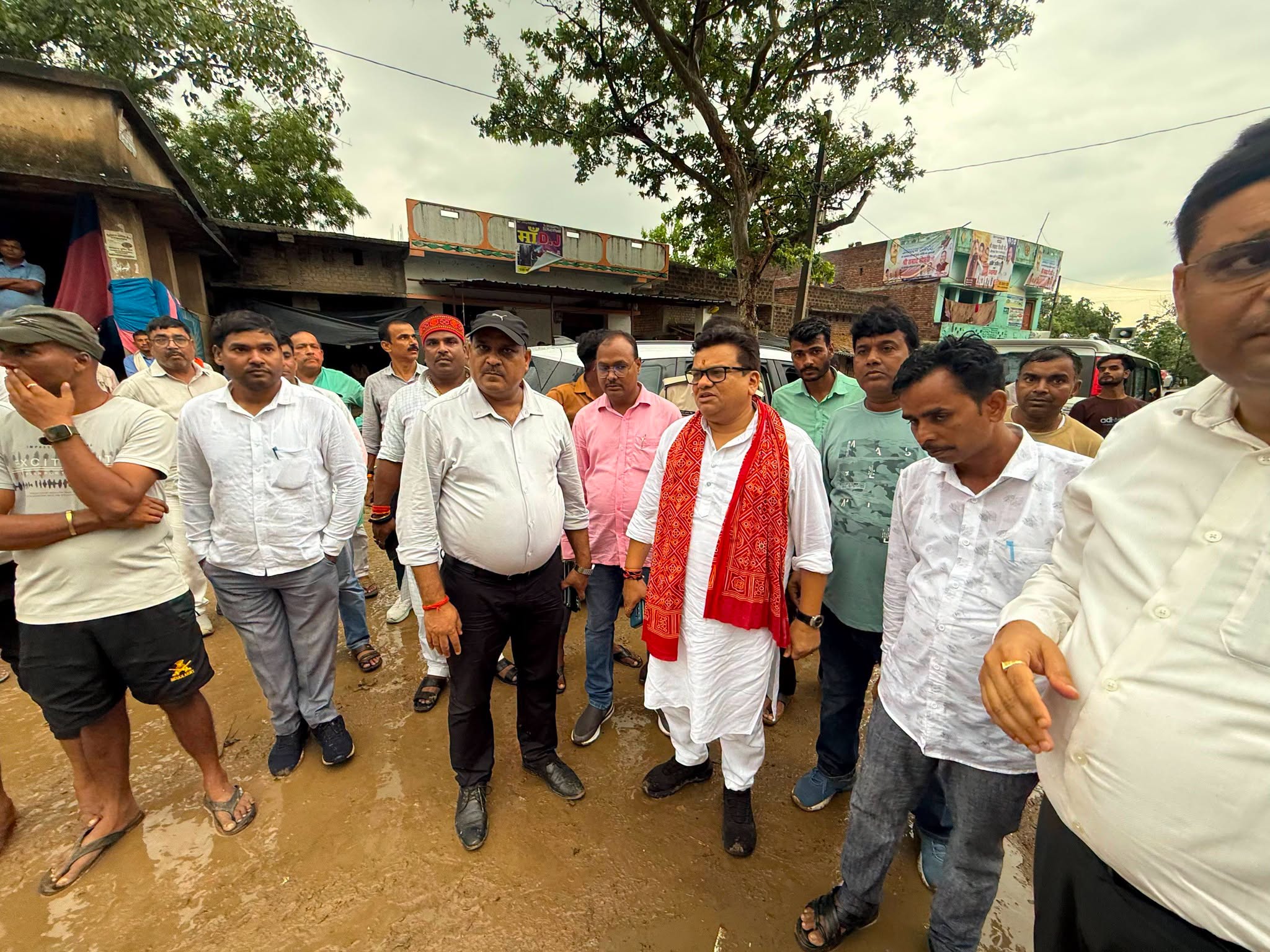 माननीय मुख्यमंत्री श्री सम्राट चौधरी जी के भगवान भास्कर की पावन नगरी औरंगाबाद आगमन के अवसर पर कार्यक्रम स्थल का निरीक्षण किया। भगवान भास्कर की पावन धरती औरंगाबाद में आपका हार्दिक स्वागत एवं अभिनंदन है। आपके आगमन से यह पावन नगरी गौरवान्वित है।