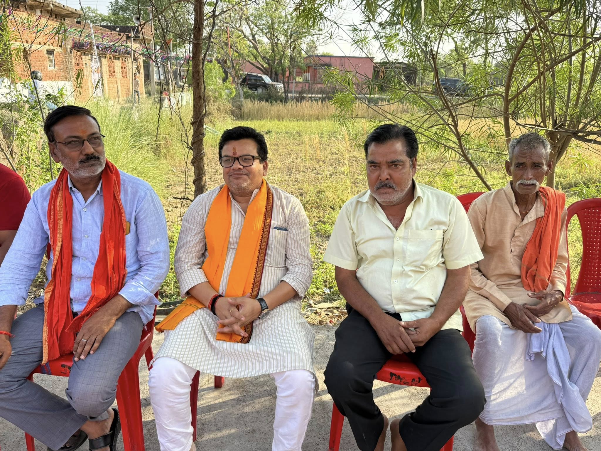 ग्राम देवरिया में आयोजित अखण्ड कीर्तन में आज सहभागिता