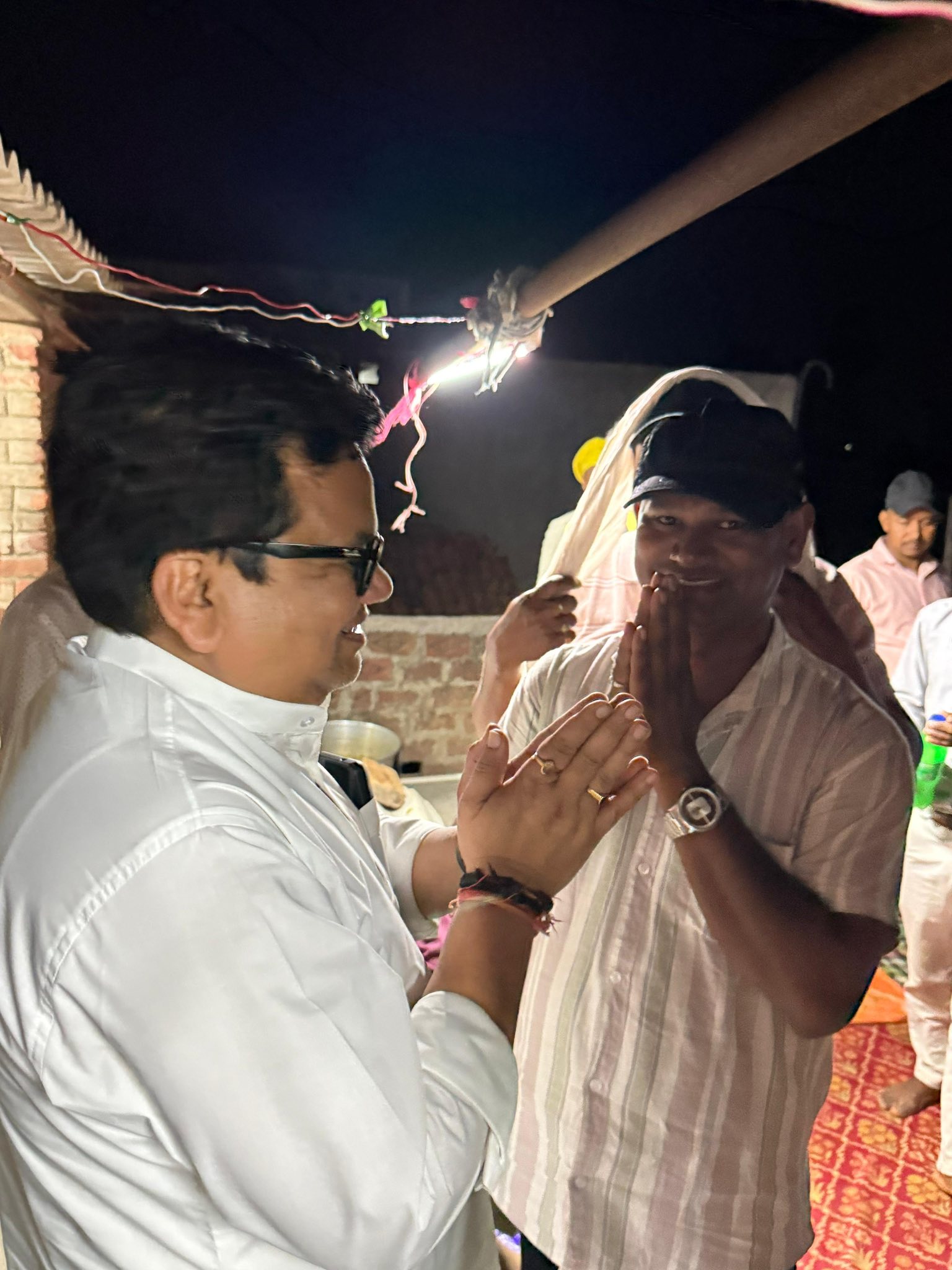ग्राम- सहेया, औरंगाबाद निवासी श्री सोहराई प्रजापति जी के यहाँ श्राद्ध कार्यक्रम में उनके निज आवास पर पहुंचकर शोक संवेदना व्यक्त