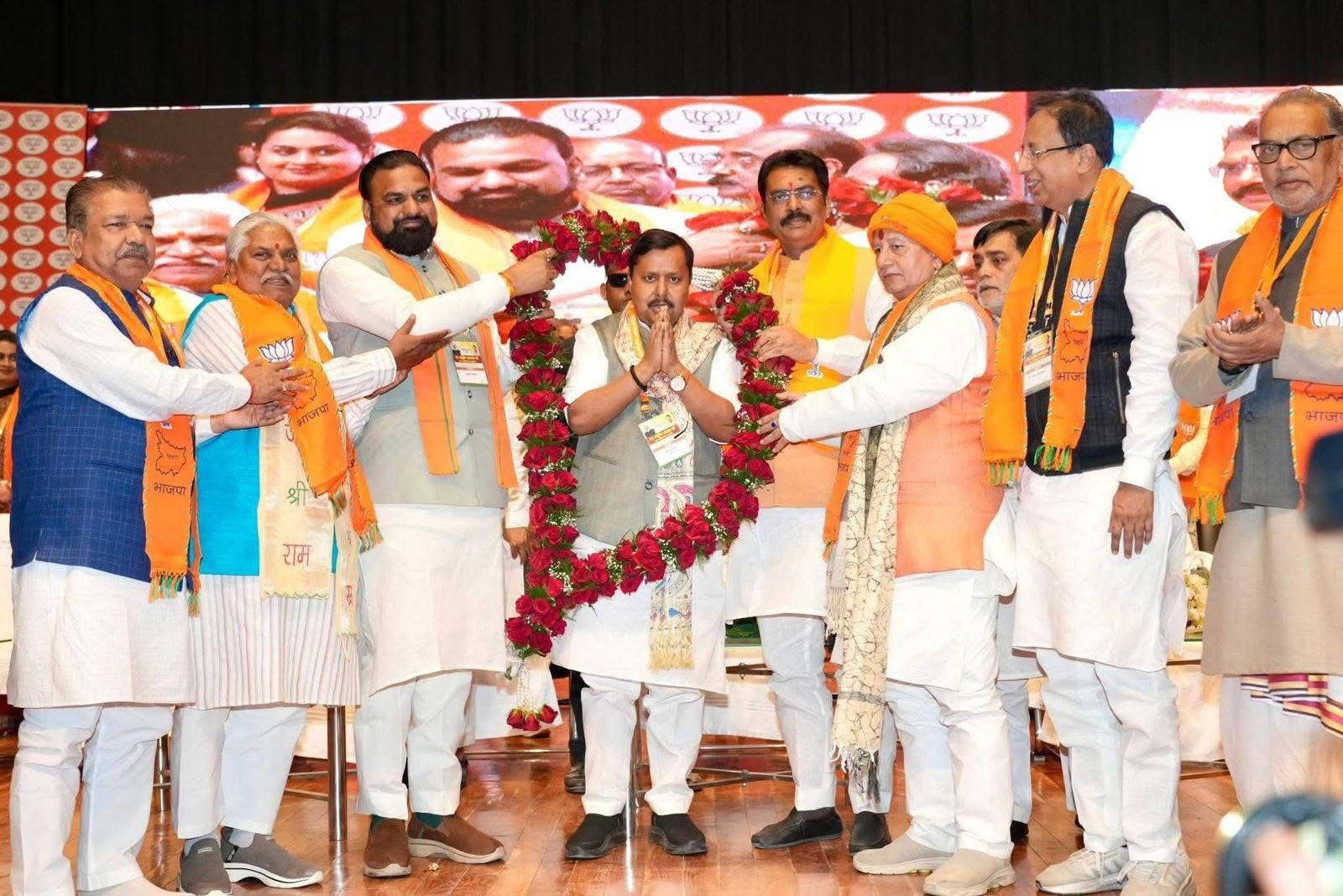 नेतृत्व के स्वागत में संगठन का उत्सव