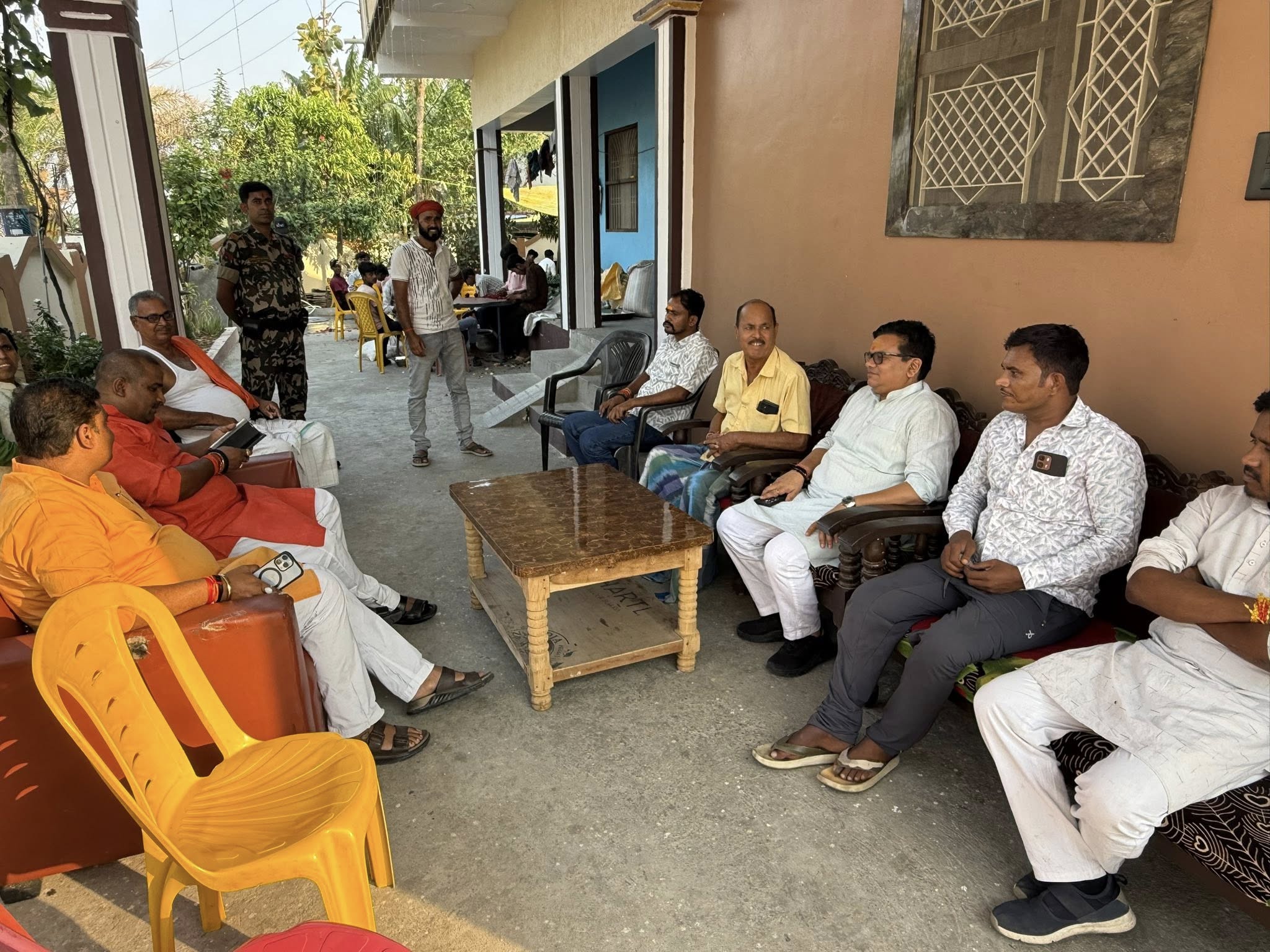 ग्राम- रियासत पवई, औरंगाबाद के निवासी श्री जनकदेव सिंह जी (श्री अरविंद सिंह जी) के यहाँ तिलकोत्सव समारोह में सम्मिलित