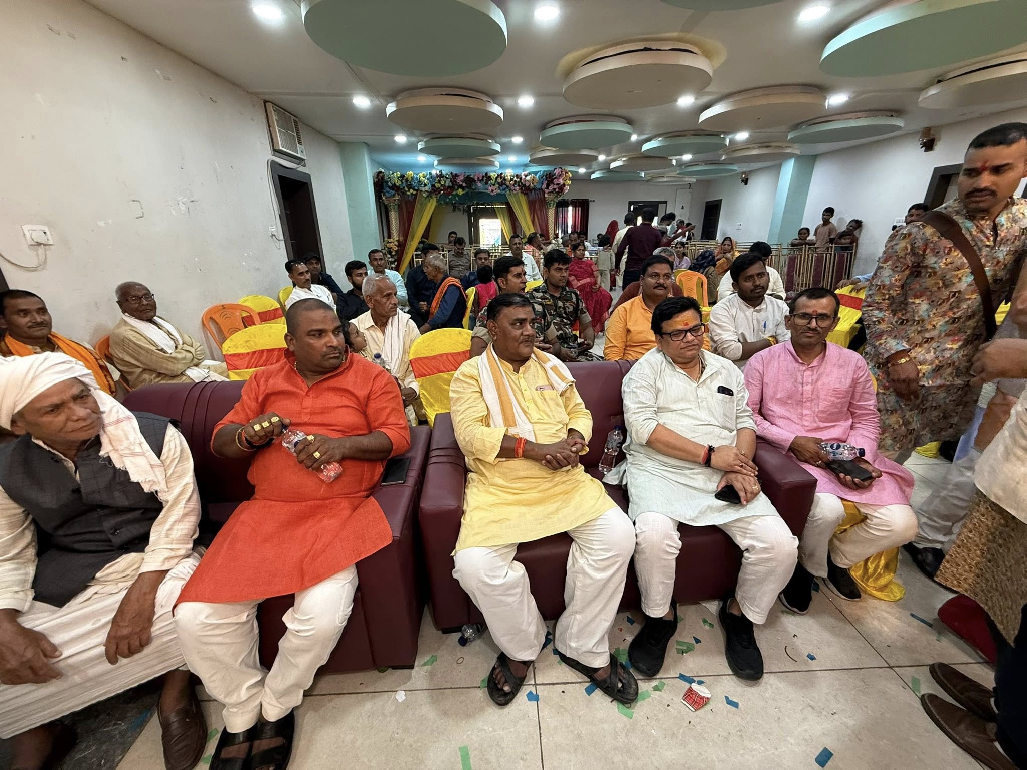 ग्राम- सहेया, औरंगाबाद के निवासी श्री मुन्ना कुमार प्रजापति जी के यहाँ वैवाहिक समारोह में सम्मिलित
