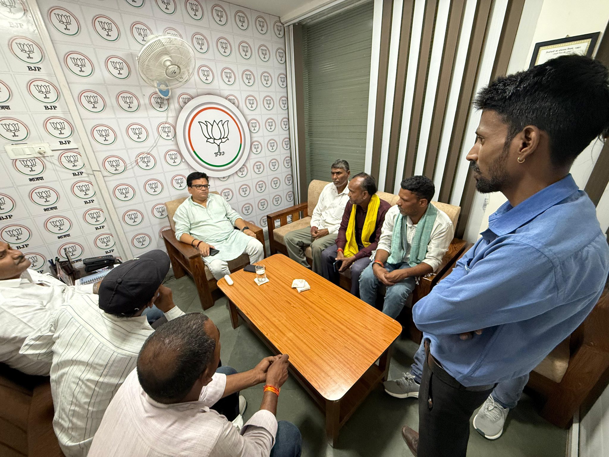 आवासीय कार्यालय पर विधानसभा औरंगाबाद के विभिन्न क्षेत्रों से पधारे गणमान्यजनों से भेंट