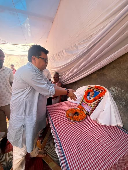 आज औरंगाबाद विधानसभा क्षेत्र अंतर्गत ग्राम तेजू बिगहा, केताकी में श्री अभिषेक कुमार जी(युवा मोर्चा) के पूज्य दादाजी, स्वर्गीय गया प्रसाद चौरसिया जी के ब्रह्मभोज कार्यक्रम में सम्मिलित होकर उन्हें भावभीनी श्रद्धांजलि अर्पित की  ।
