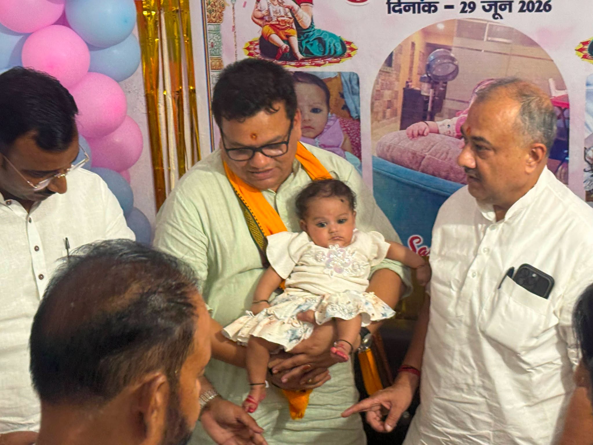 औरंगाबाद के काली क्लब में सचिन जी की पुत्री के अन्नप्राशन संस्कार में शामिल होकर अपनी शुभकामनाएँ एवं आशीर्वाद प्रदान किया।"