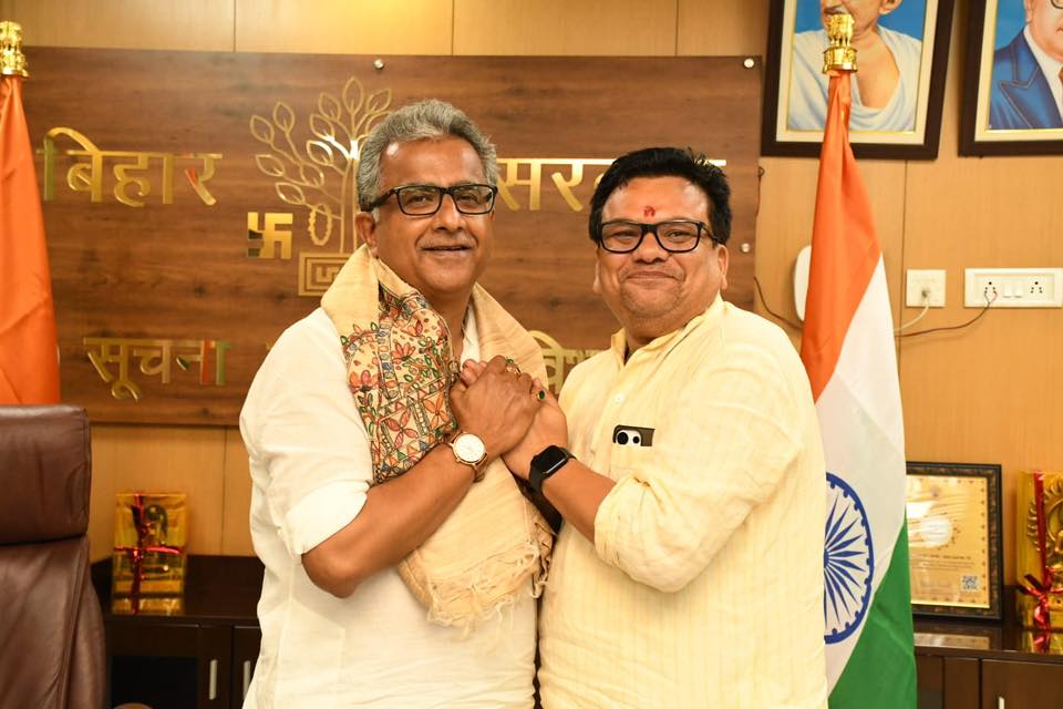पटना में बिहार सरकार के नगर विकास एवं आवास विभाग तथा सूचना प्रावैधिकी विभाग के माननीय मंत्री एवं बड़े भाई श्री Nitish Mishra जी से आत्मीय एवं स्नेहपूर्ण शिष्टाचार भेंट