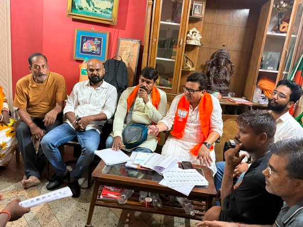 आज विधानसभा क्षेत्र बांकीपुर के मंडल विश्वविद्यालय शक्ति केंद्र अंतर्गत नटराज गली बूथ की बैठक में सहभागी होकर संगठन की मजबूती एवं आगामी कार्यक्रमों को लेकर कार्यकर्ताओं के साथ विस्तृत चर्चा की।