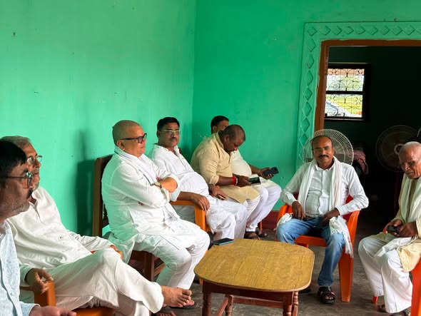 अपने औरंगाबाद विधानसभा क्षेत्र के सरगावां ग्राम पंचायत अंतर्गत ग्राम सुही निवासी स्वर्गीय शिवपूजन सिंह जी के निधन के उपरांत आज उनके परिजनों से मुलाकात कर अपनी गहरी शोक-संवेदना व्यक्त की।