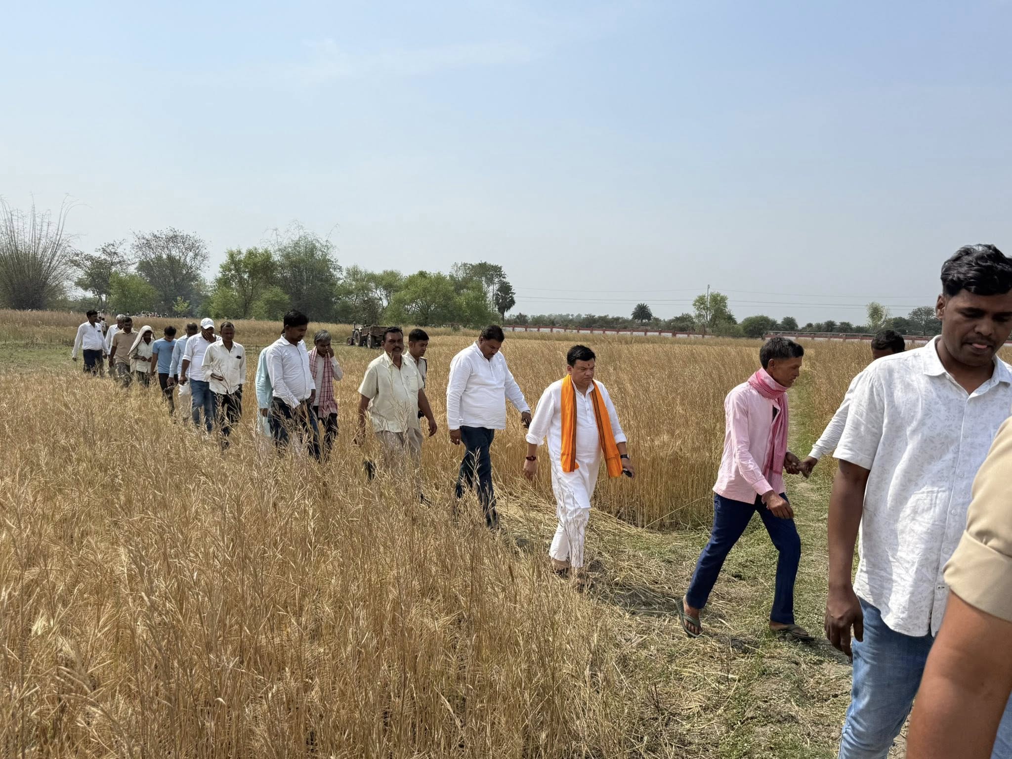 ग्राम बरिमल (पंचायत- पोखराहां) निवासी स्व० योगेंद्र मेहता जी के सुपुत्र, सीआरपीएफ के वीर जवान शहीद चंदन कुमार जी के अंत्येष्टि कार्यक्रम में घाट पर शामिल