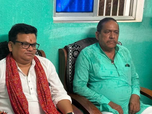 आज ग्राम भरवार में  श्री रामकुमार जी की पूज्य माताजी के श्राद्ध कर्म में सम्मिलित होकर उन्हें विनम्र श्रद्धांजलि अर्पित की तथा शोकाकुल परिवार से मिलकर अपनी संवेदनाएँ व्यक्त कीं।