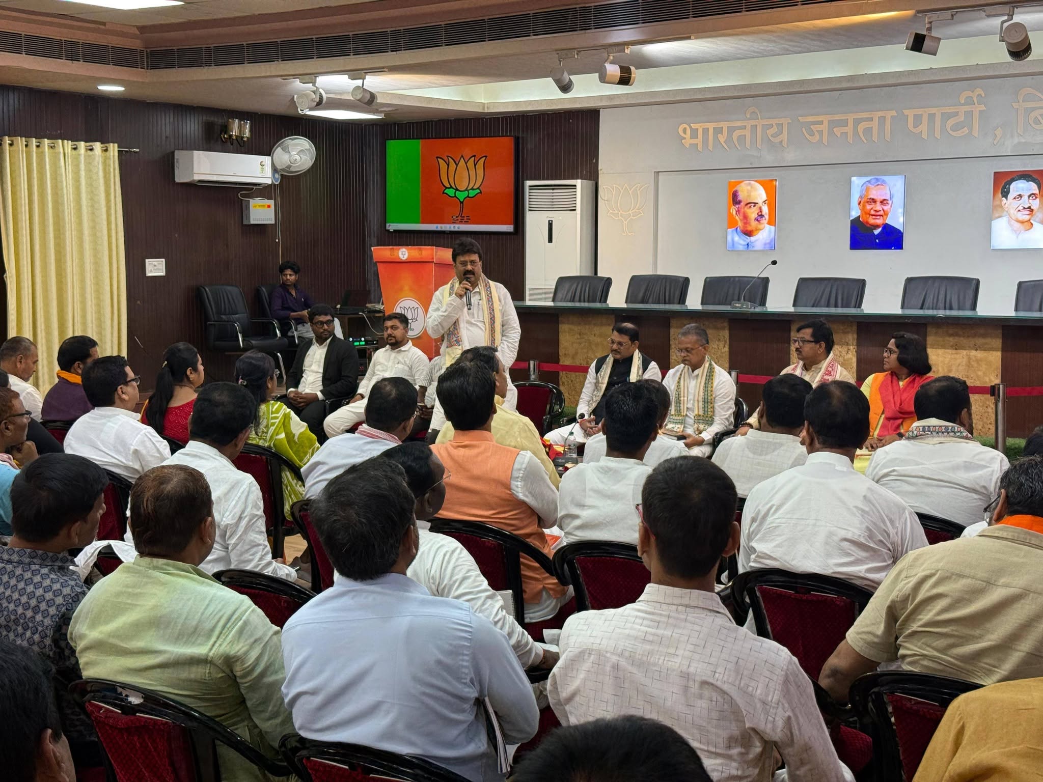 भाजपा प्रदेश कार्यालय स्थित अटल सभागार में आयोजित प्रदेश प्रशिक्षण अभियान की समीक्षा बैठक में सहभागिता की।