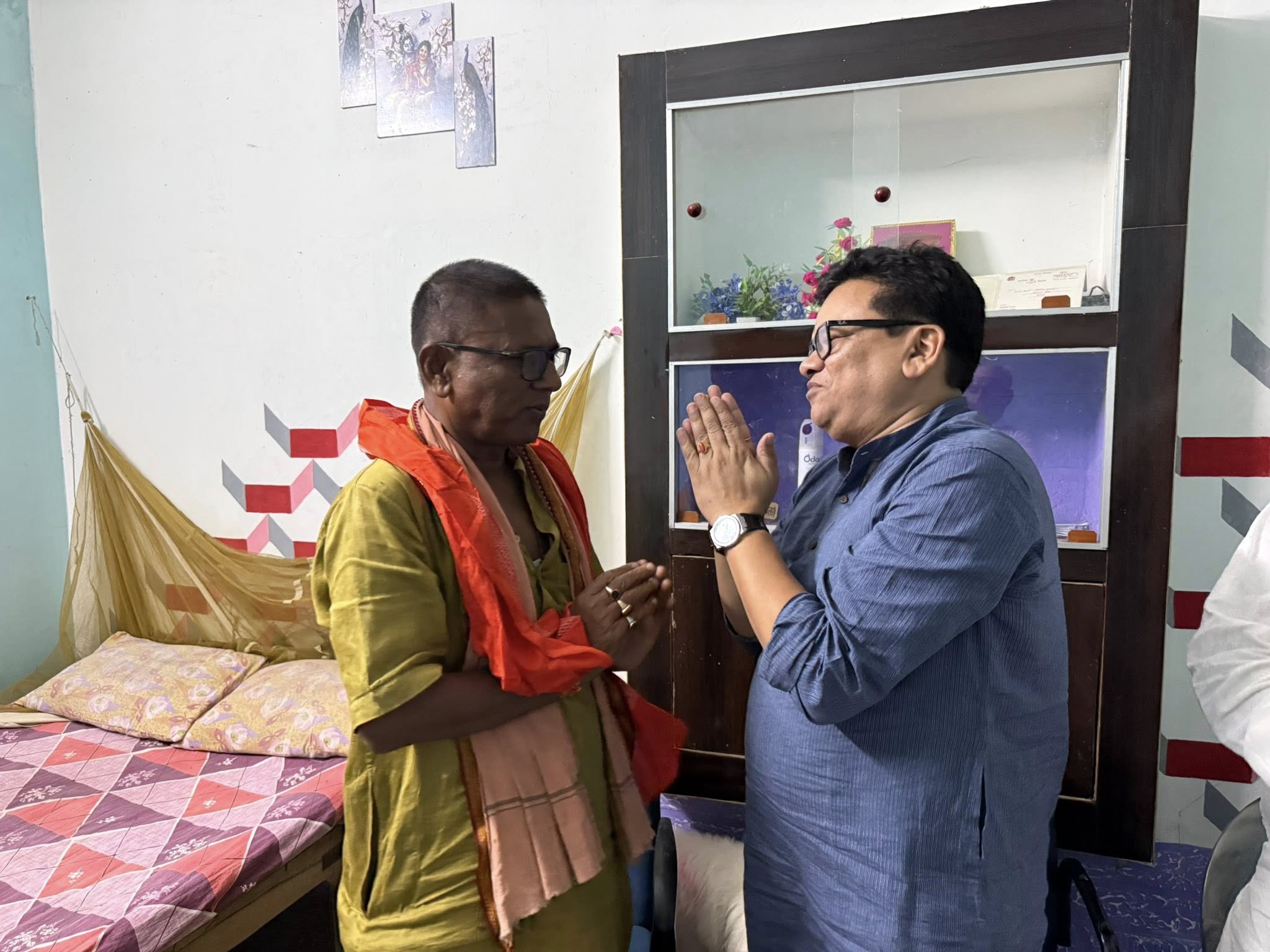 ग्राम बड़की बेला में पूर्व जिलाध्यक्ष दशरथ मेहता जी के आवास पर पहुँचकर उन्हें सम्मानित किया