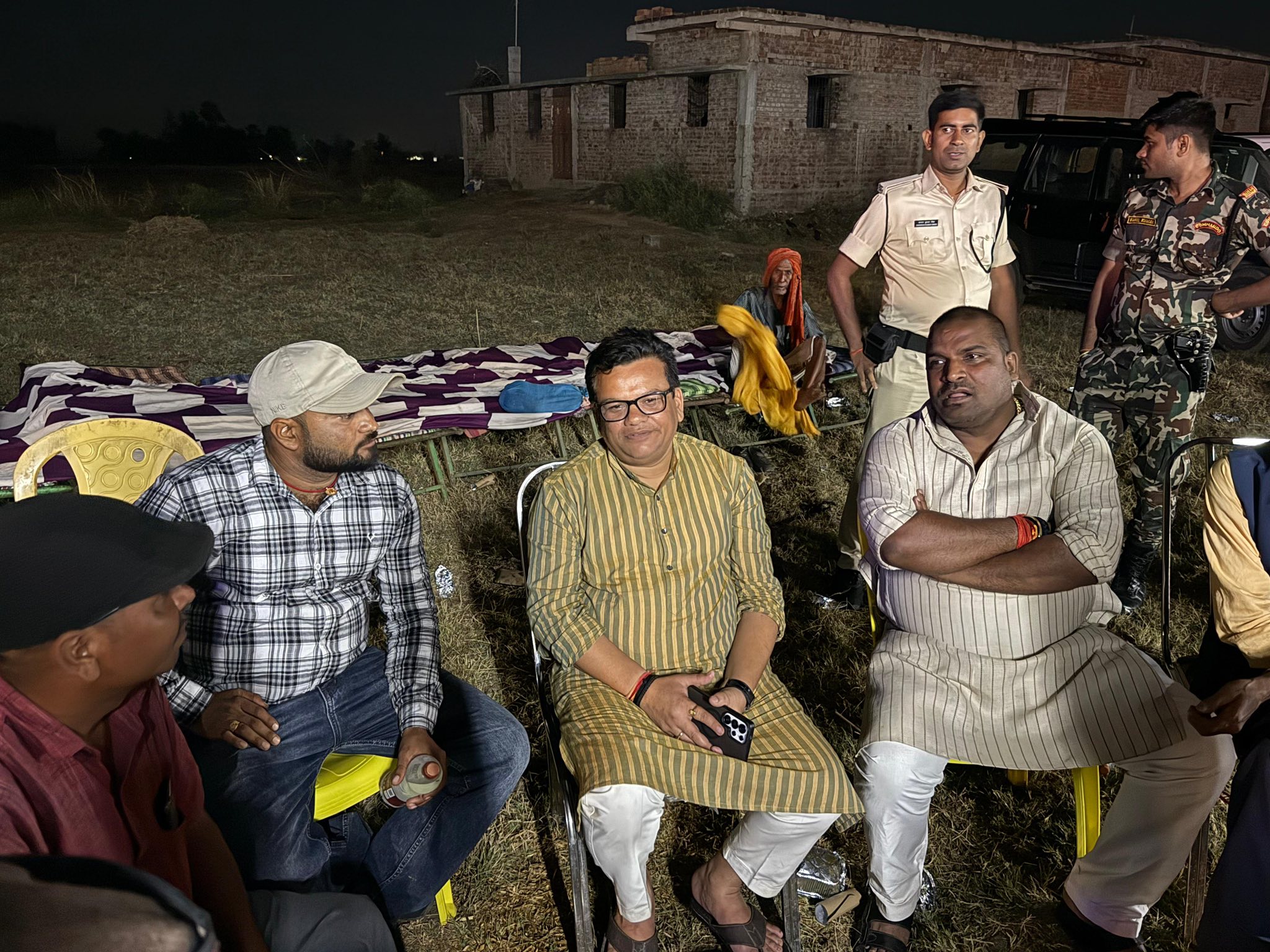 ग्राम - बभण्डी, औरंगाबाद में श्री रामाशीष ठाकुर जी के यहाँ वैवाहिक एवं तिलकोत्सव समारोह में सम्मिलित