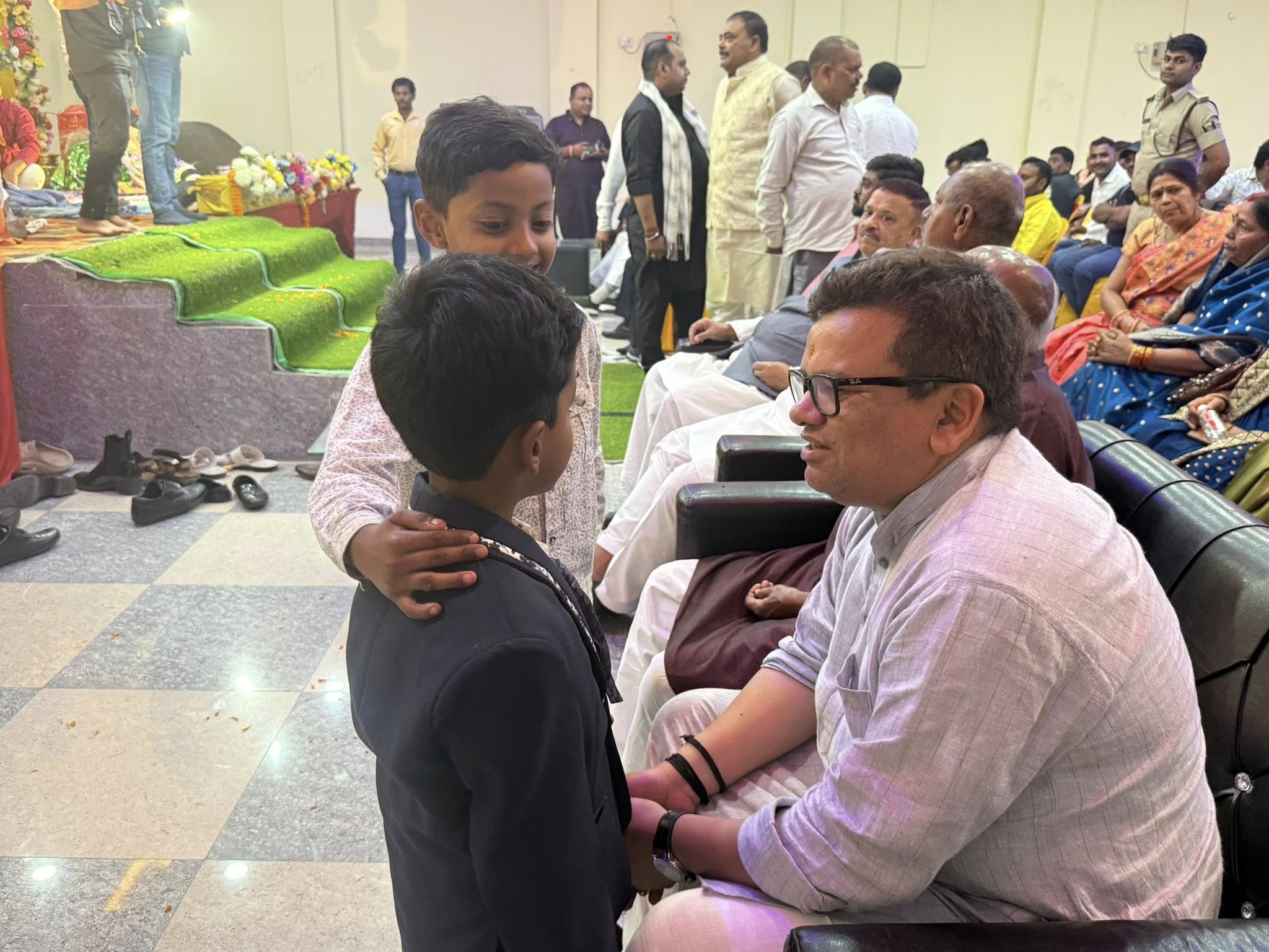 अनिल कुमार सिंह जी के यहाँ शुभ तिलकोत्सव कार्यक्रम में सम्मिलित