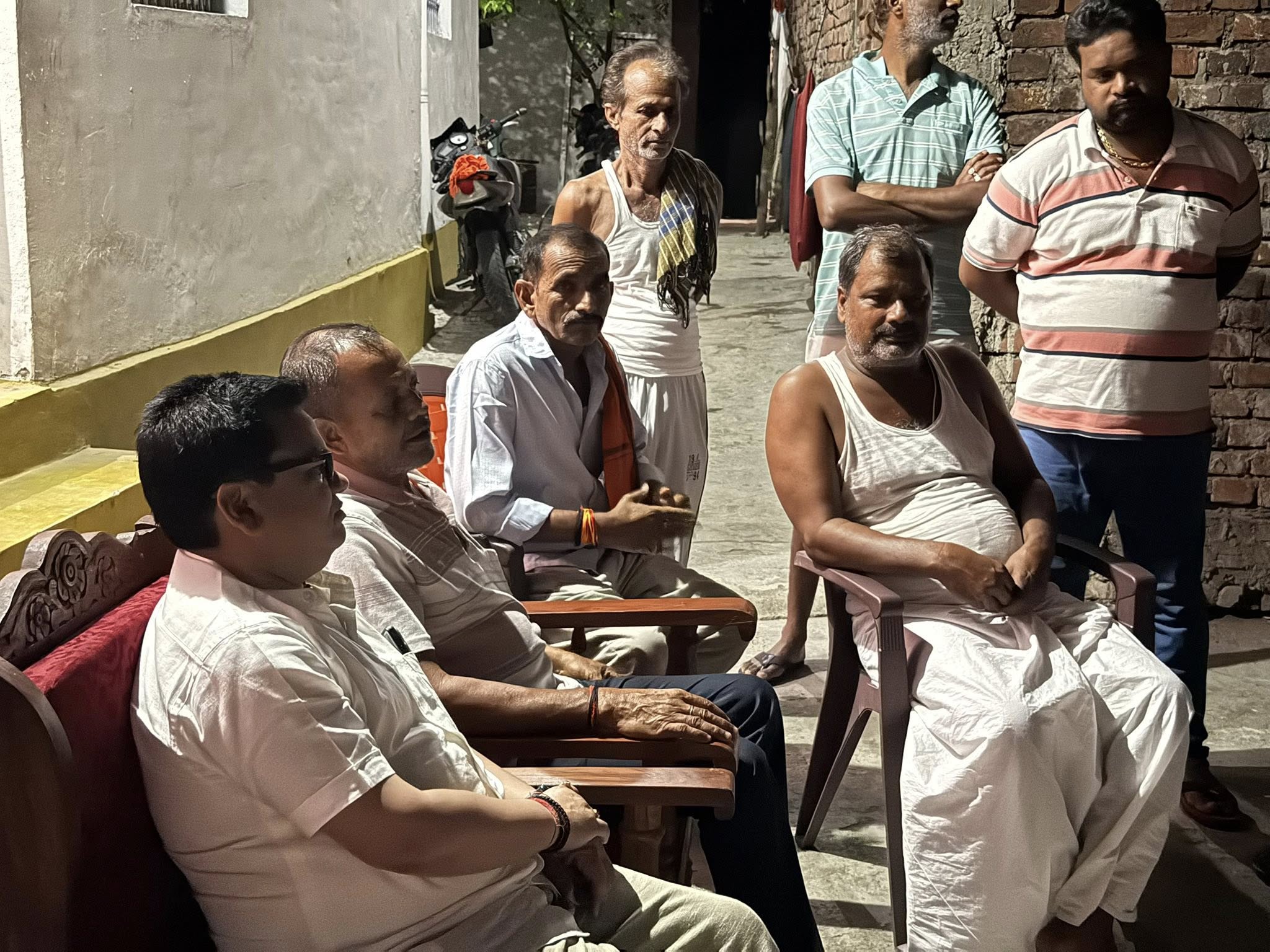 वार्ड नंबर-03, ग्राम- परसा,  औरंगाबाद निवासी श्री अजय सिंह जी के पूज्य पिताजी स्व० रामप्रवेश सिंह जी के आसमयिक निधन का दुःखद समाचार