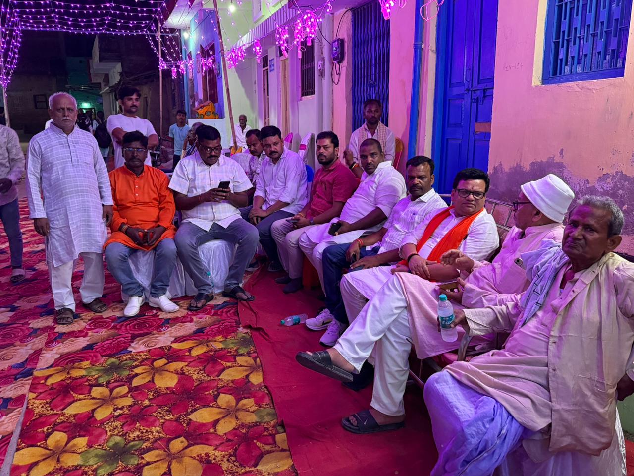 ग्राम- जम्होर, औरंगाबाद निवासी श्री उपेन्द्र कुमार जी के यहाँ वैवाहिक समारोह की शुभकामनाएं प्रेषित कीं।